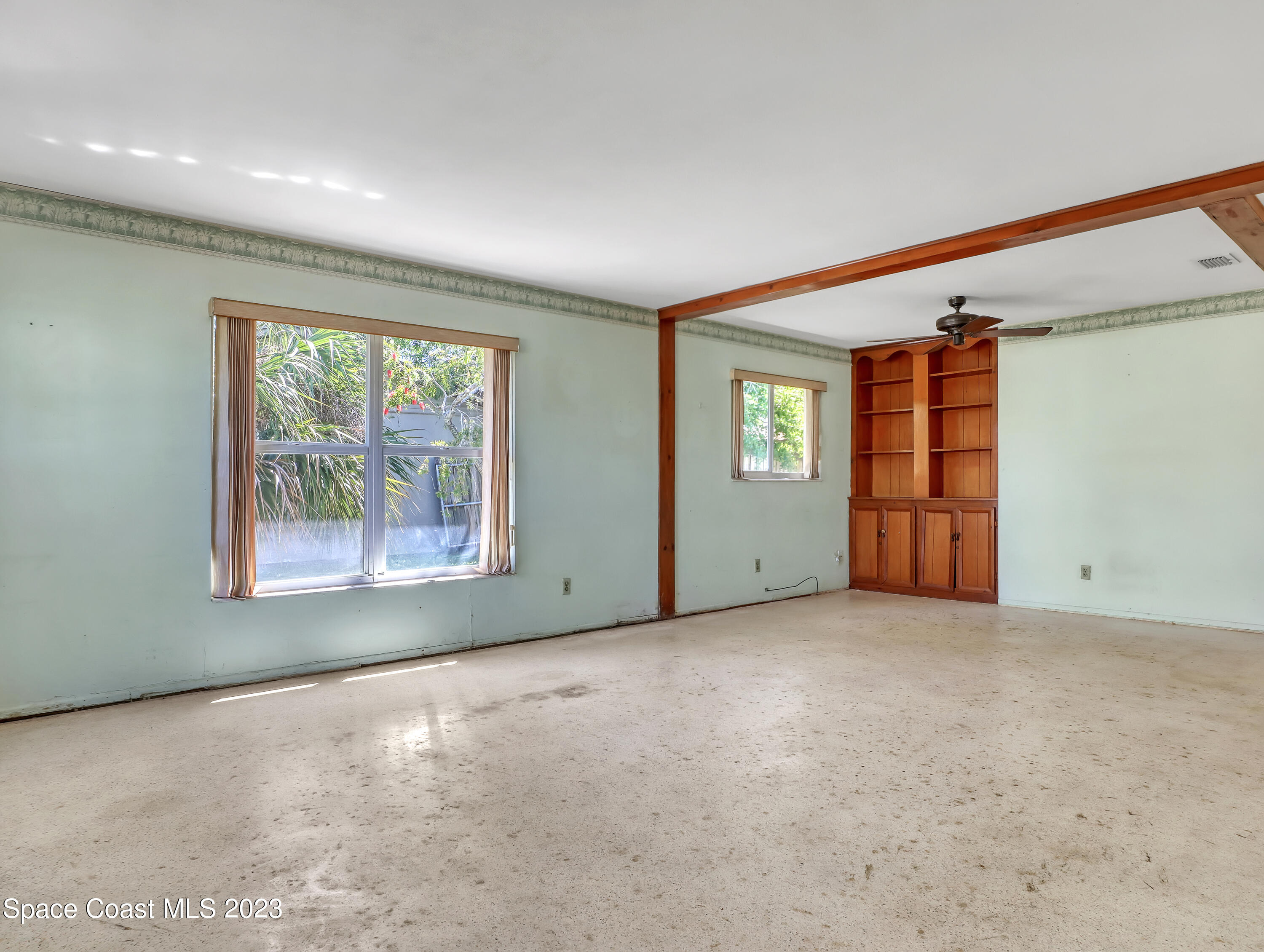 2265 Lakeview Drive