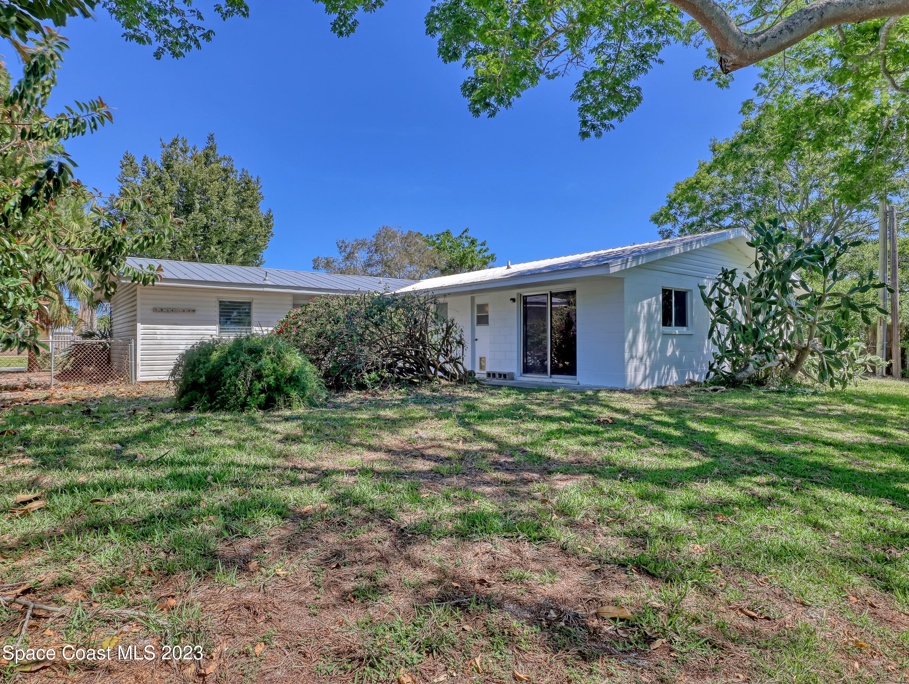 2265 Lakeview Drive