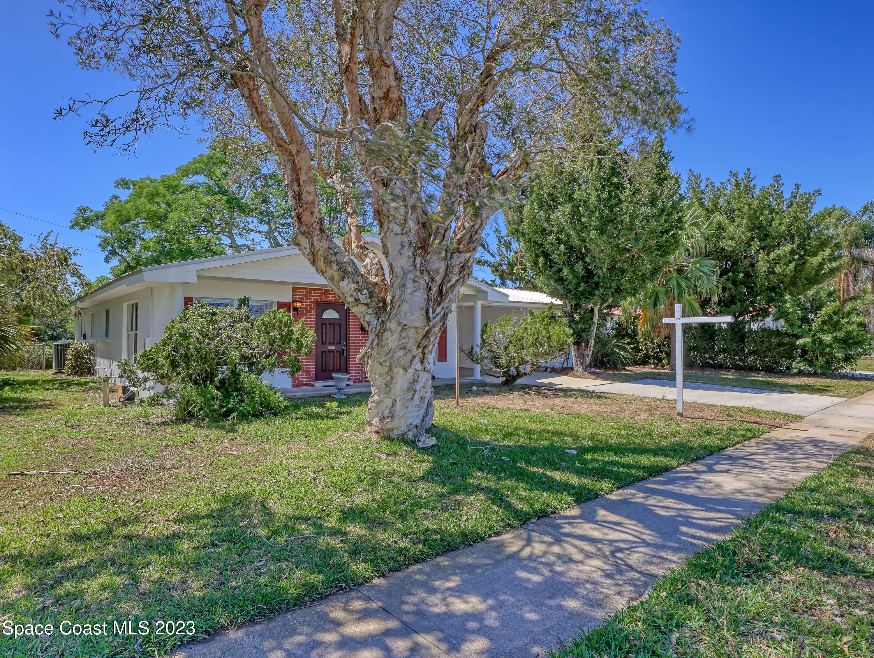 2265 Lakeview Drive
