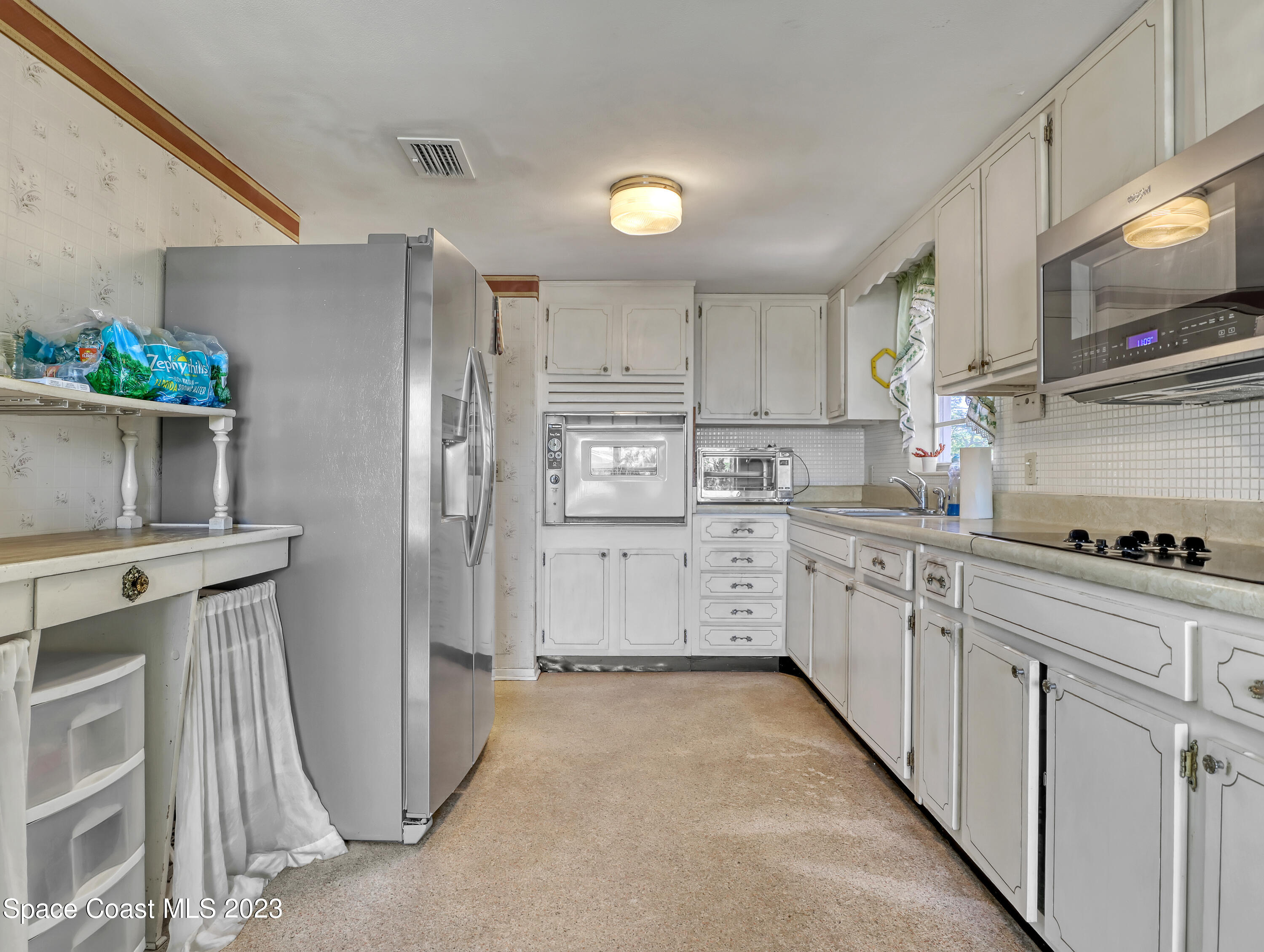2265 Lakeview Drive