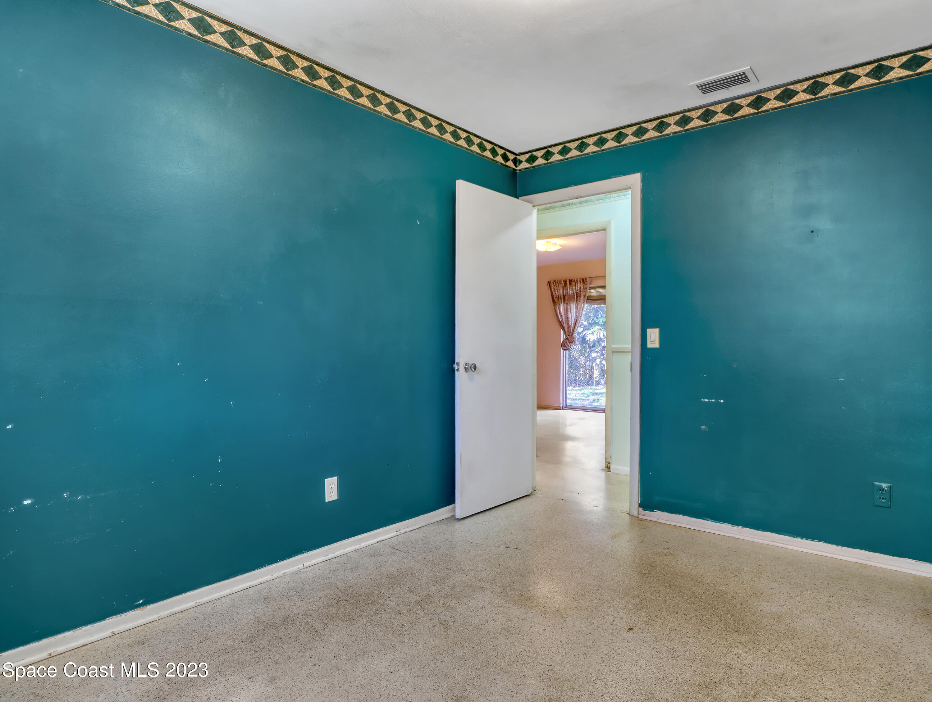 2265 Lakeview Drive