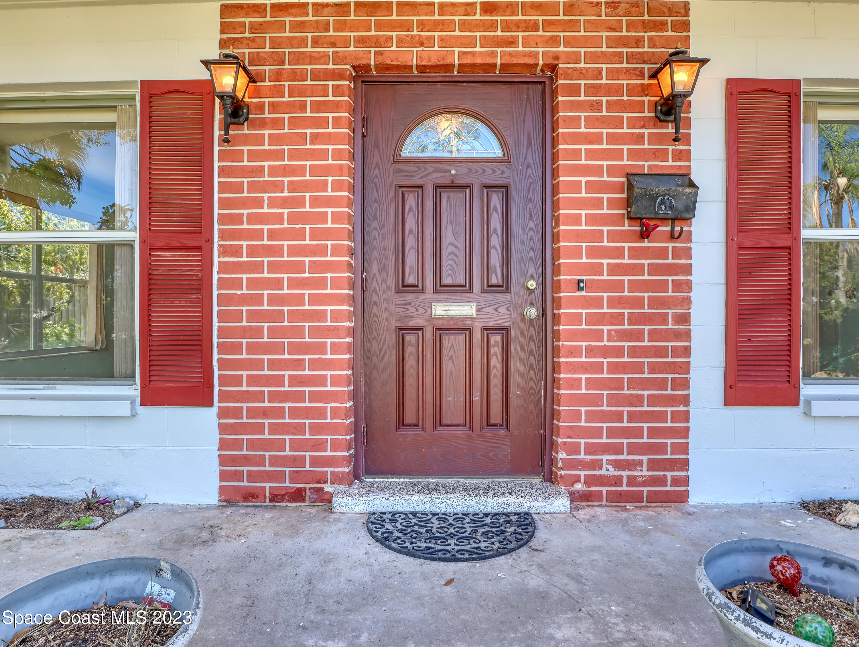 2265 Lakeview Drive