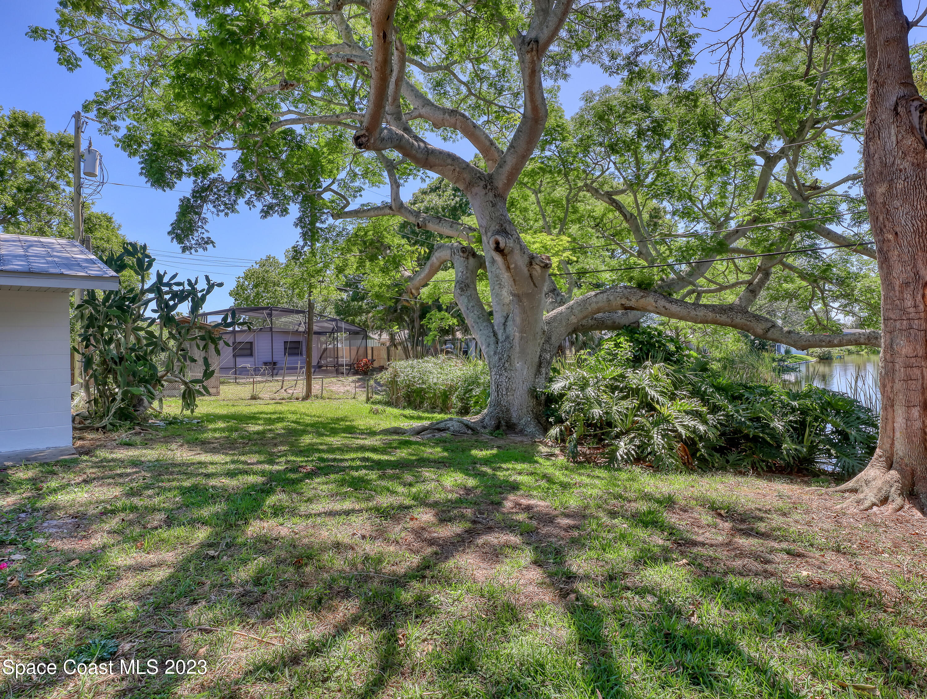 2265 Lakeview Drive