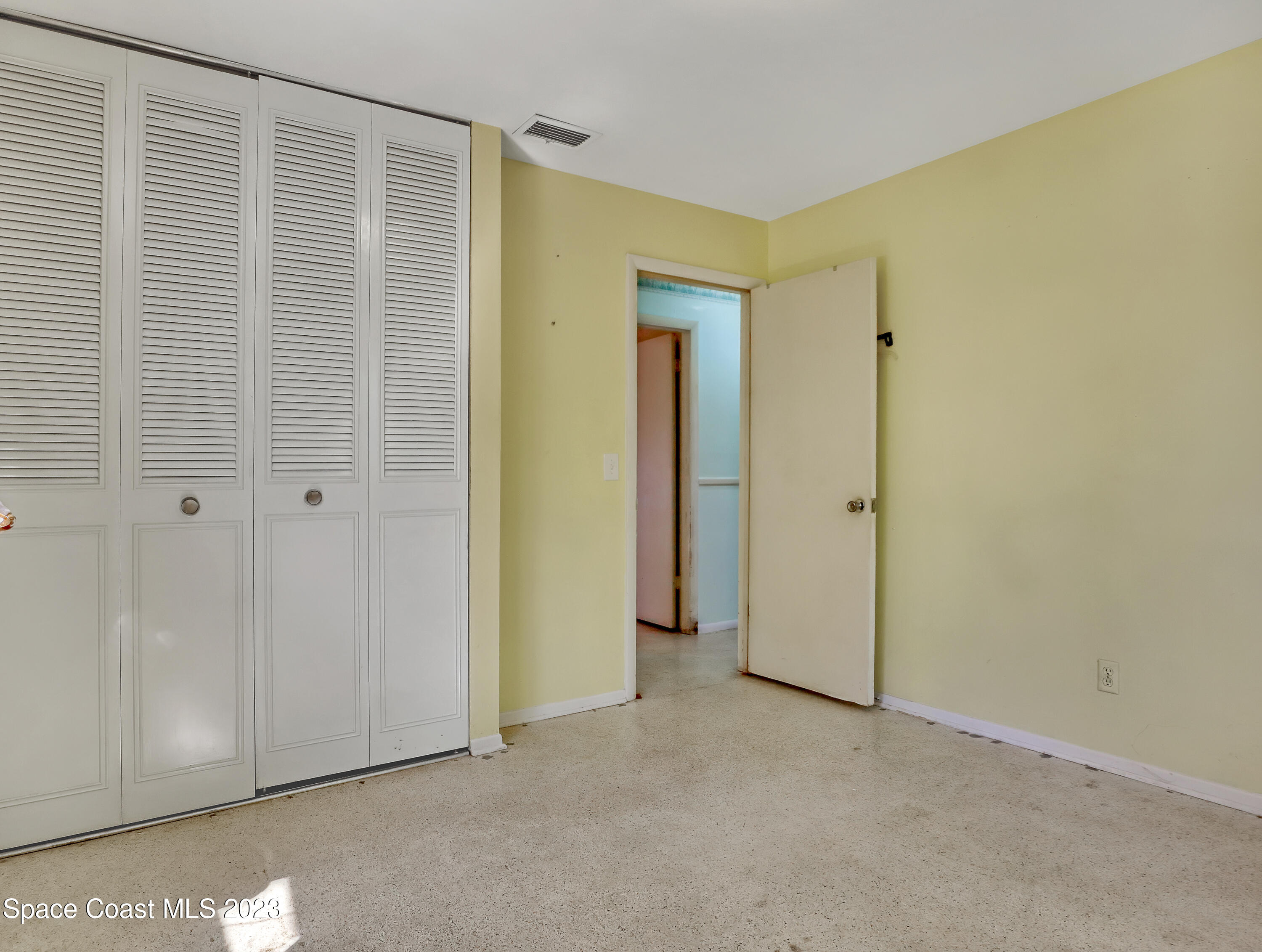 2265 Lakeview Drive
