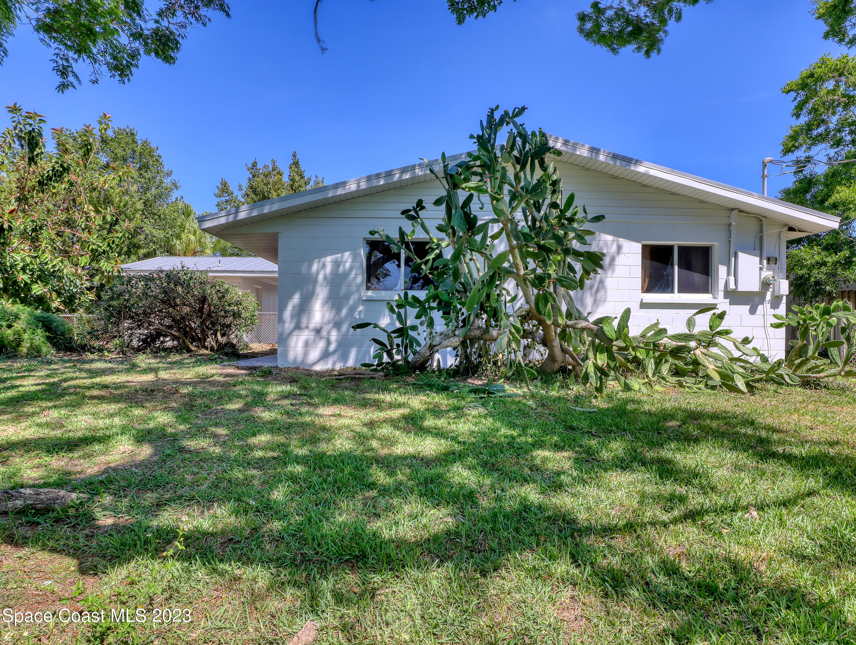 2265 Lakeview Drive