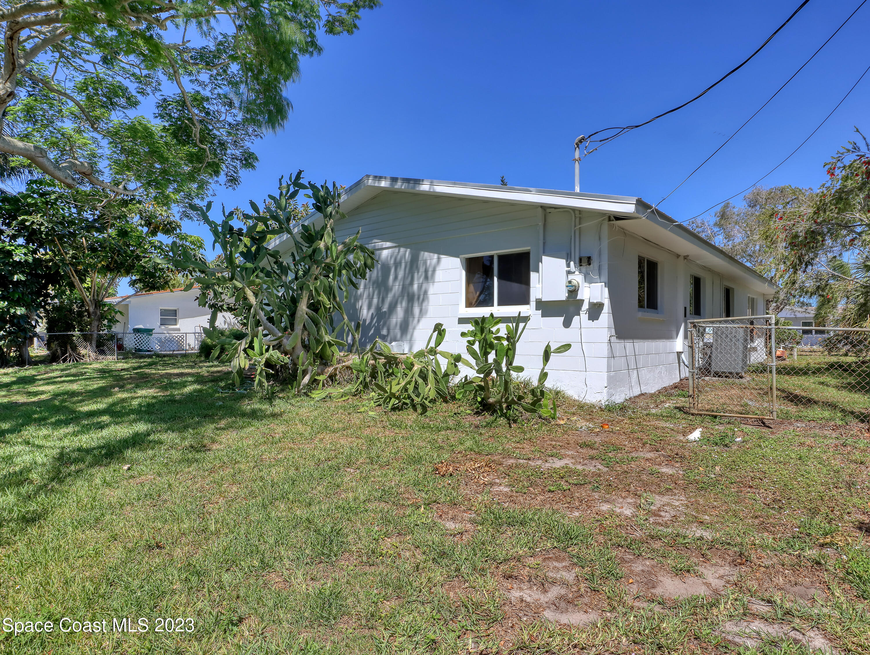 2265 Lakeview Drive