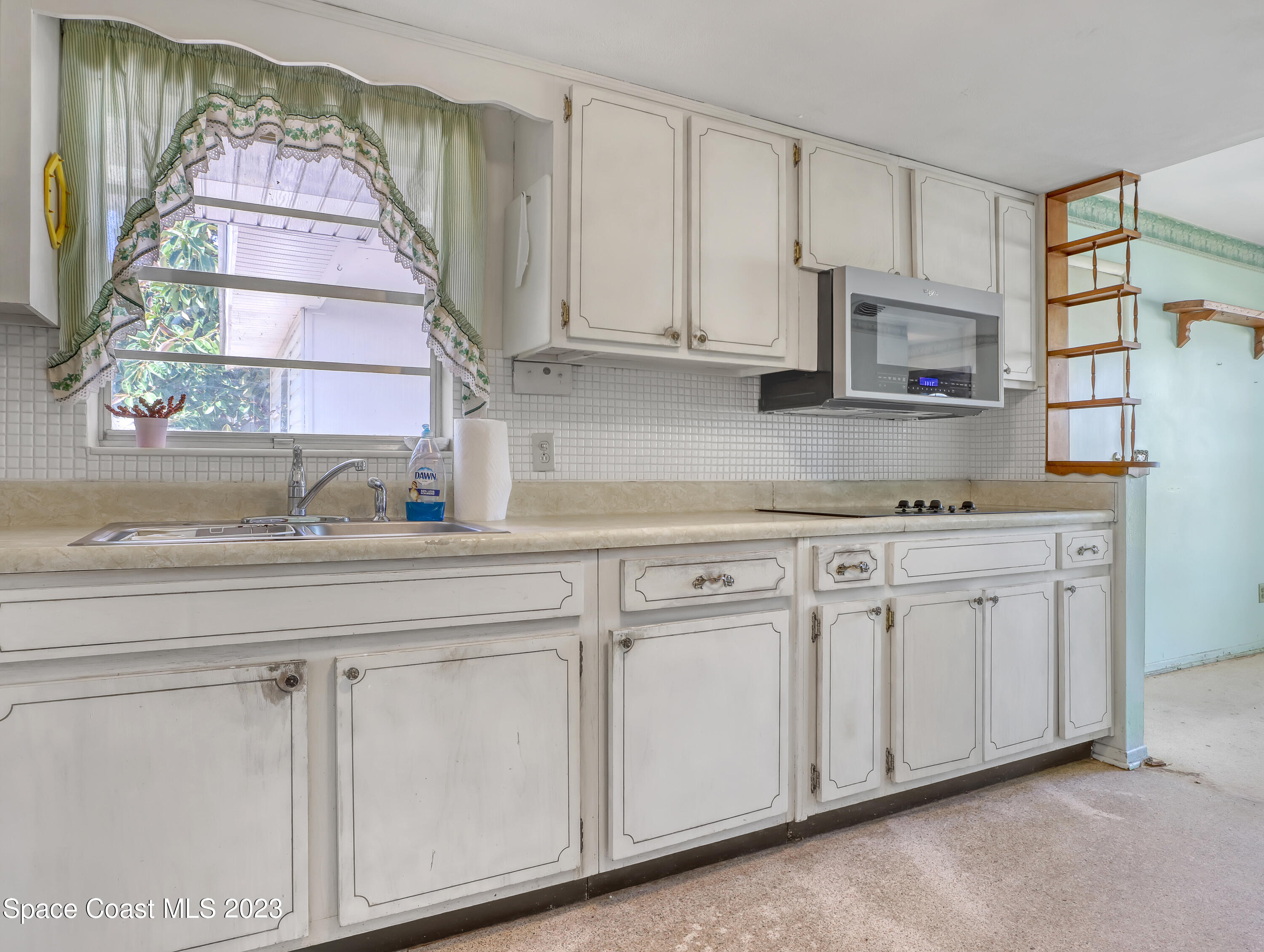 2265 Lakeview Drive