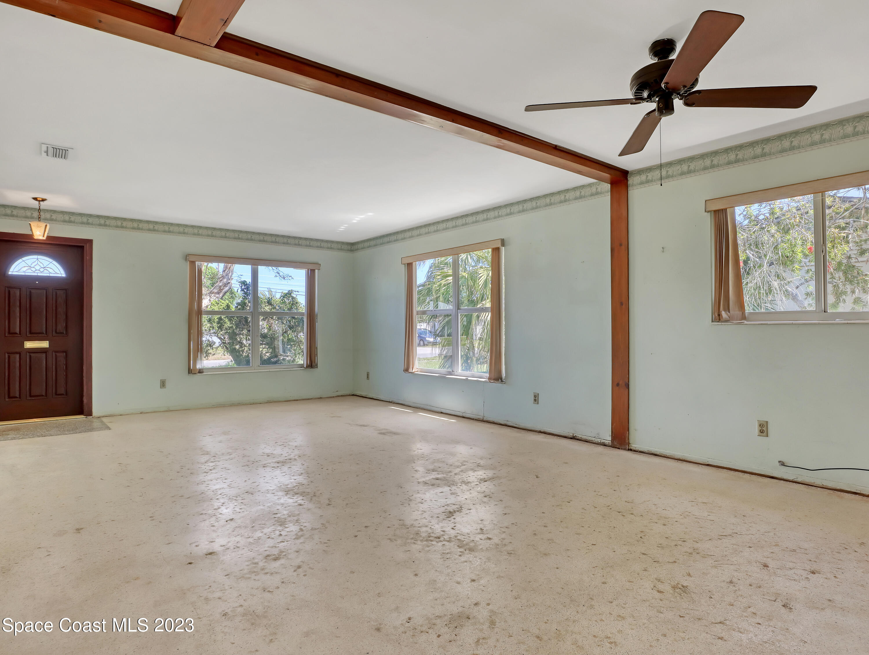 2265 Lakeview Drive