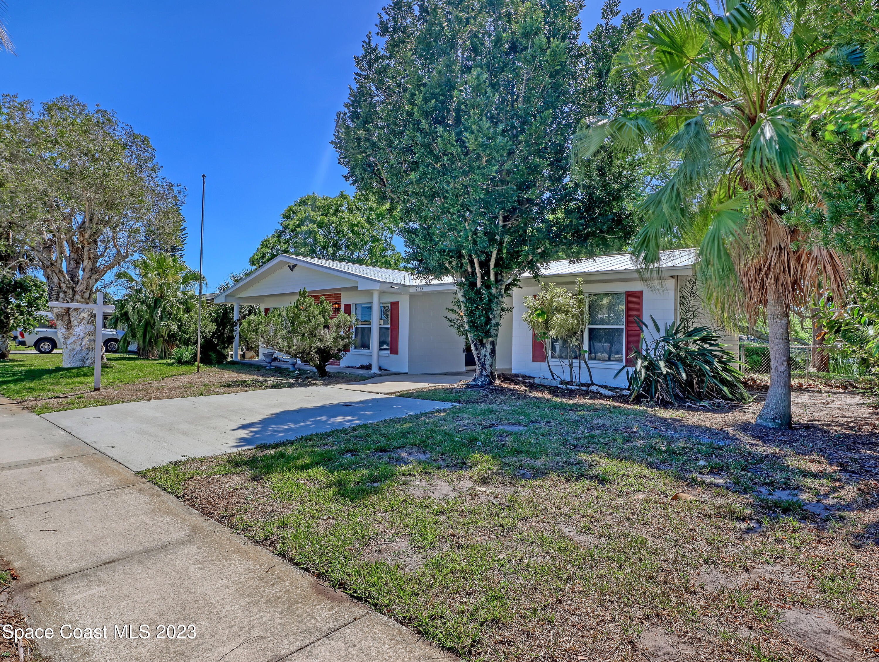 2265 Lakeview Drive
