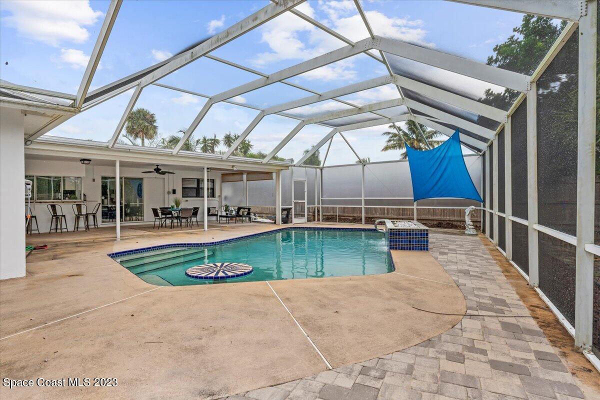225 Satellite Avenue