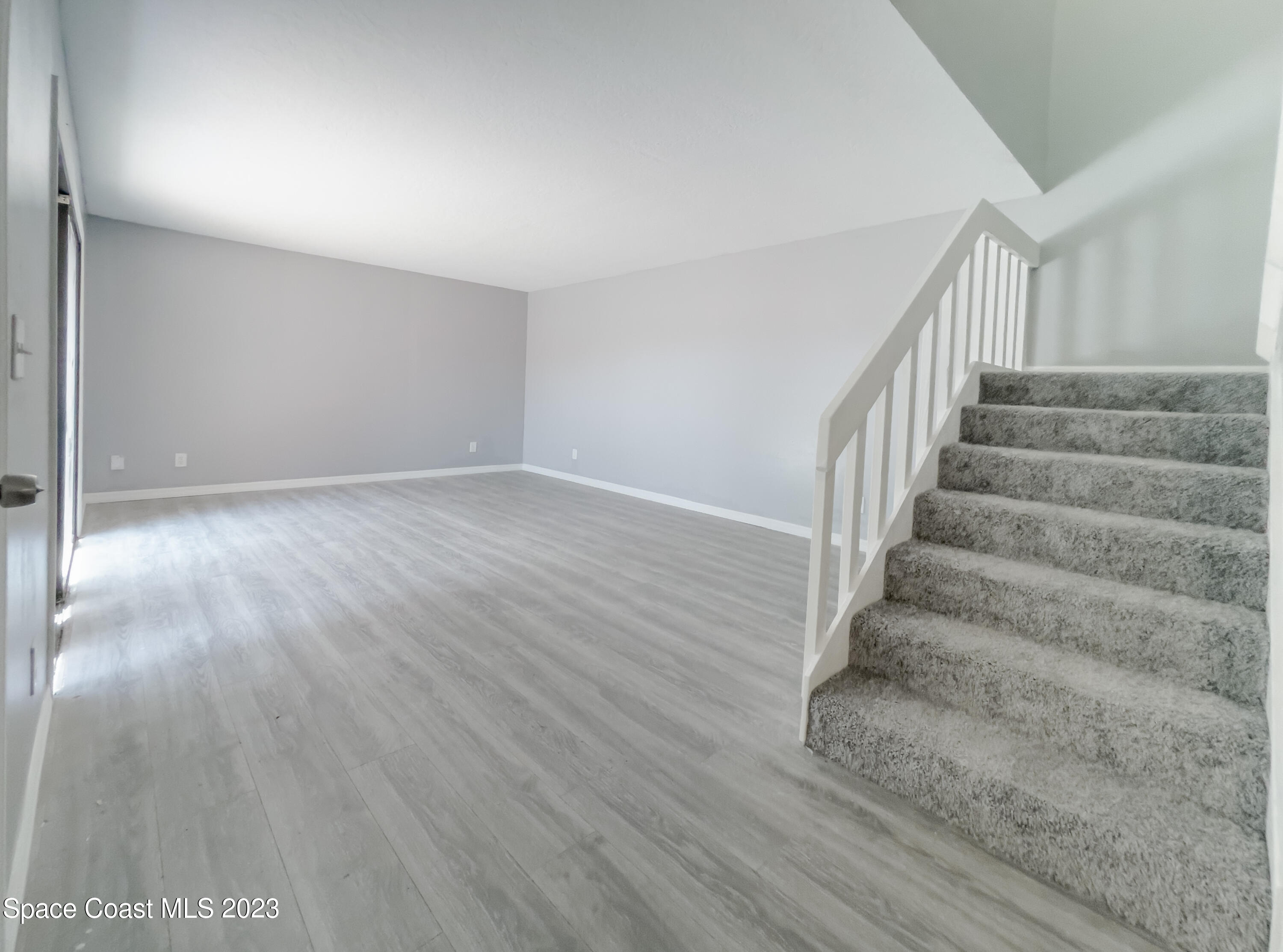 1012 Vista Oaks Circle NE
