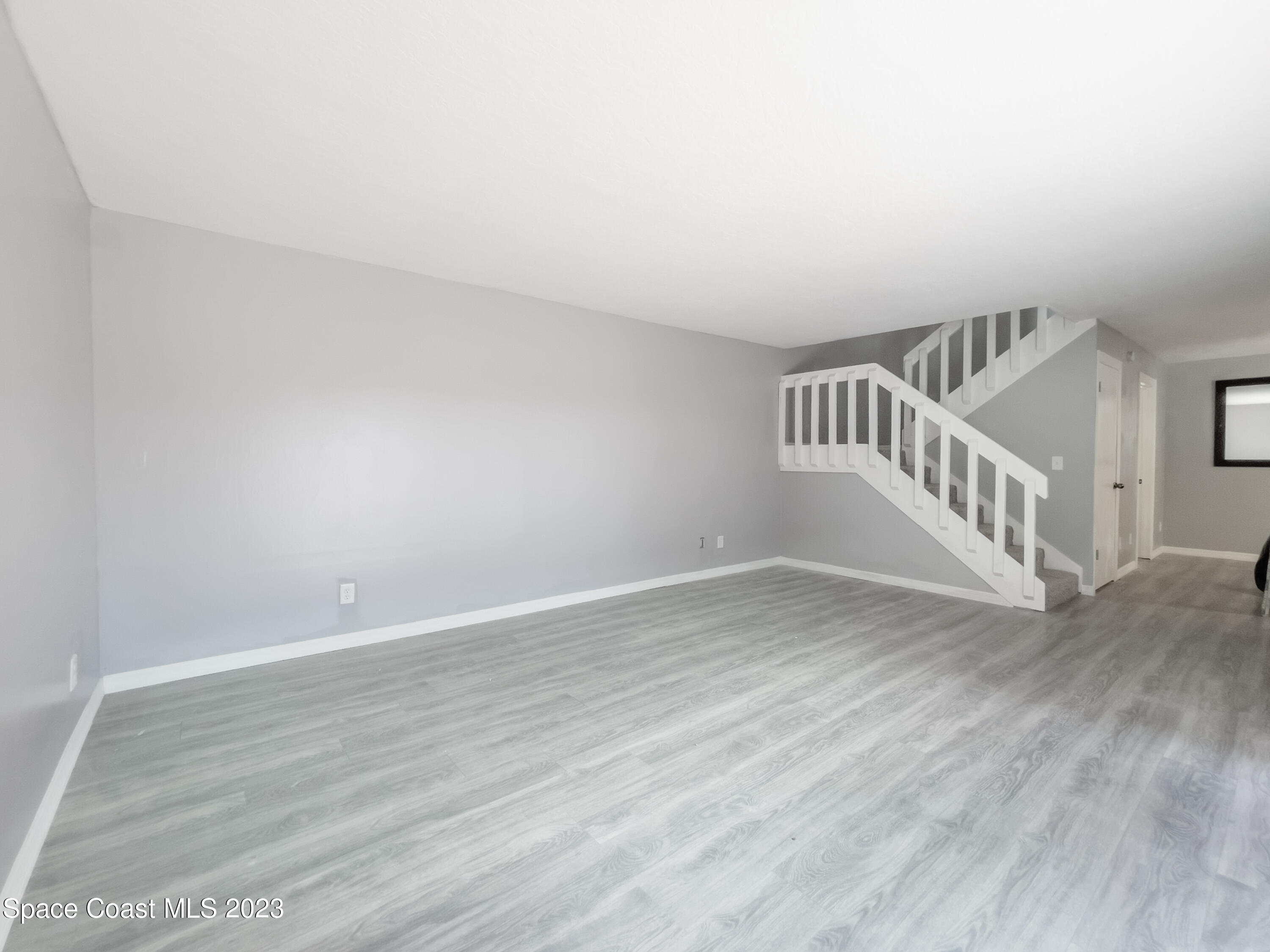 1012 Vista Oaks Circle NE