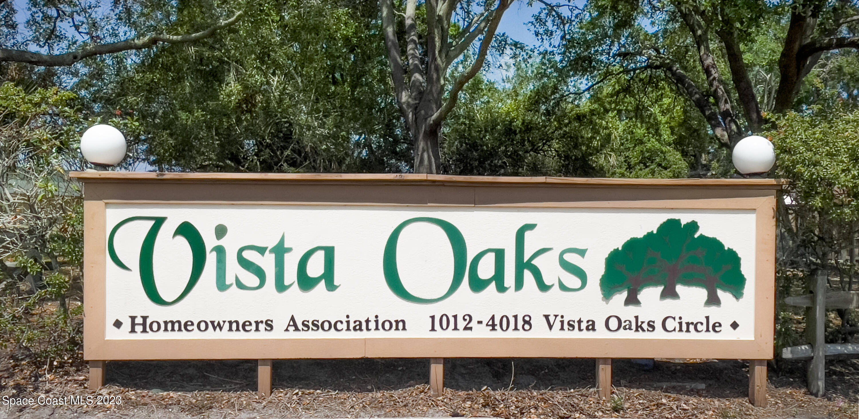 1012 Vista Oaks Circle NE