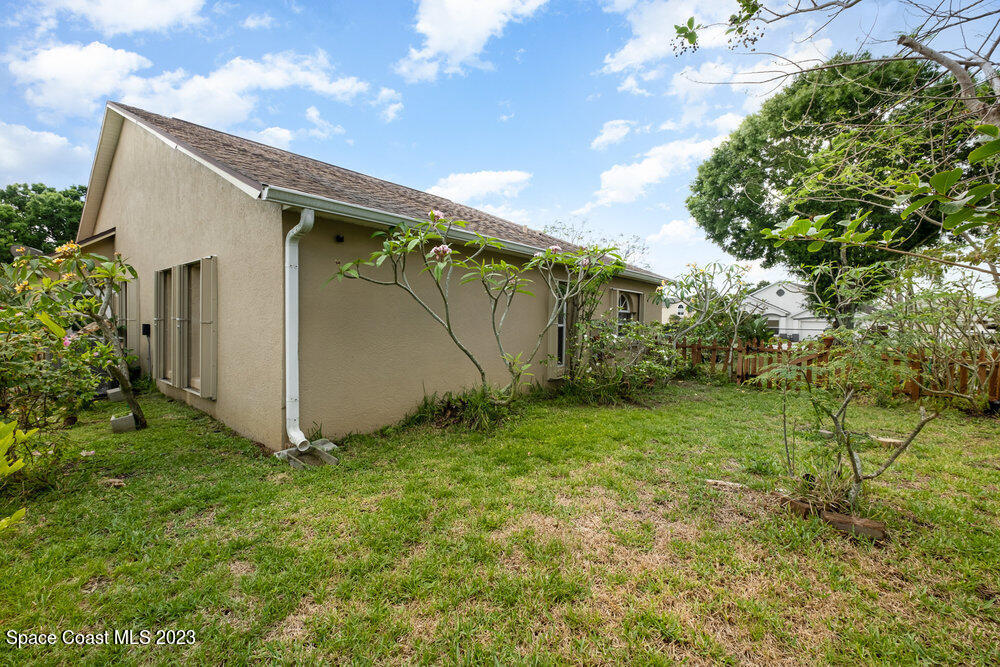 630 Sunset Lakes Drive