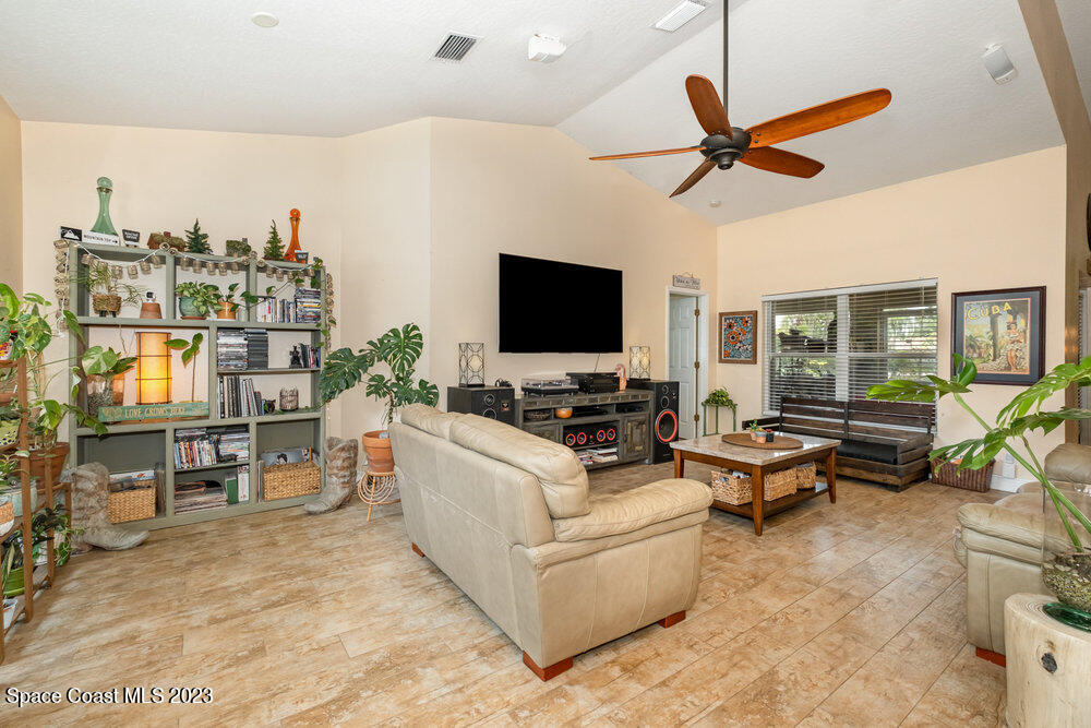 630 Sunset Lakes Drive