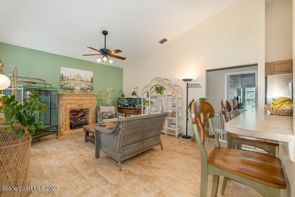 630 Sunset Lakes Drive