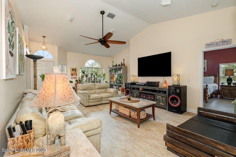 630 Sunset Lakes Drive
