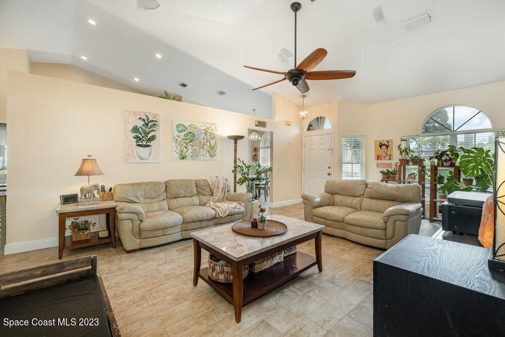 630 Sunset Lakes Drive