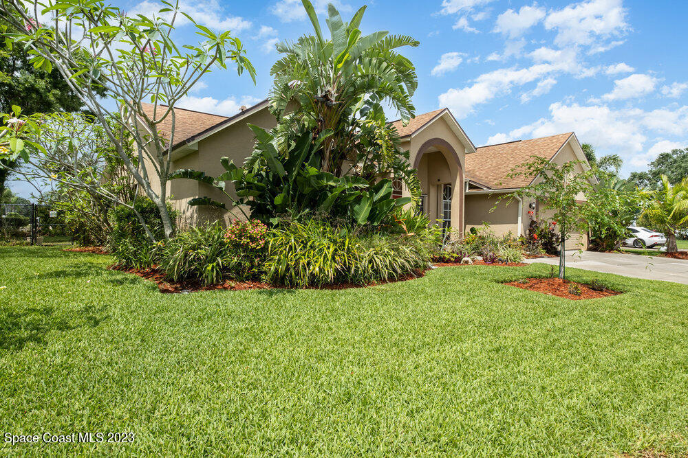 630 Sunset Lakes Drive