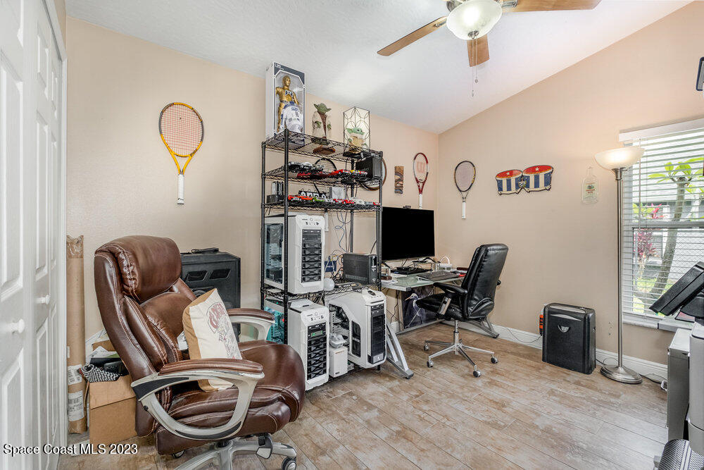 630 Sunset Lakes Drive