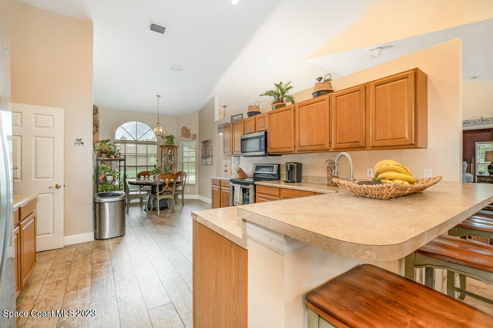 630 Sunset Lakes Drive