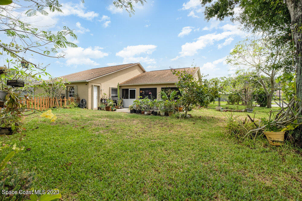 630 Sunset Lakes Drive