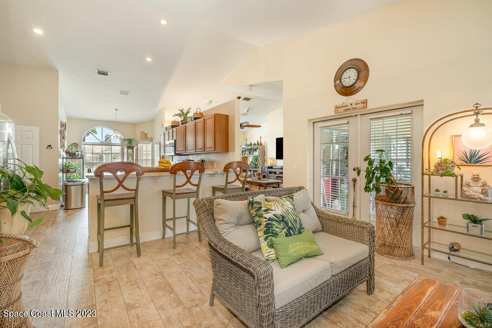 630 Sunset Lakes Drive