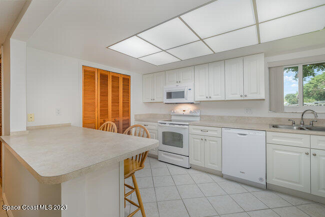 5807 N Atlantic Avenue, 815