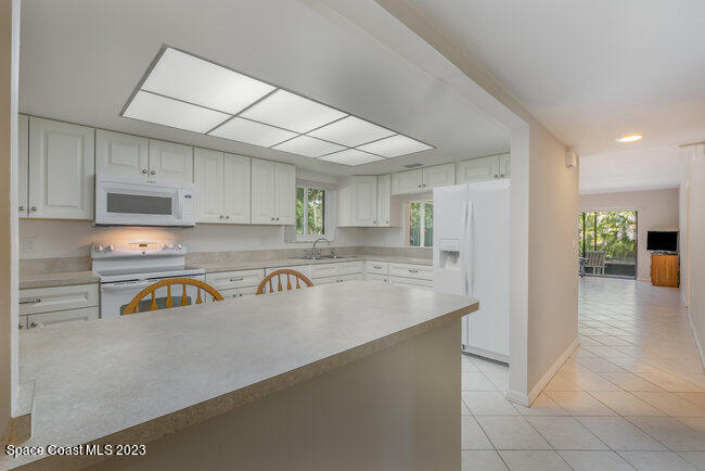 5807 N Atlantic Avenue, 815