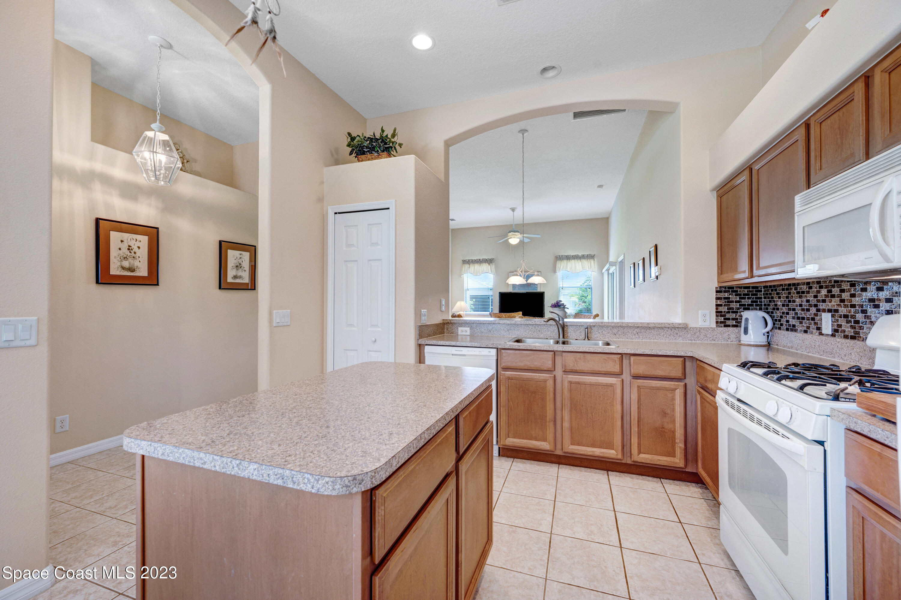 2160 Chinaberry Circle SE