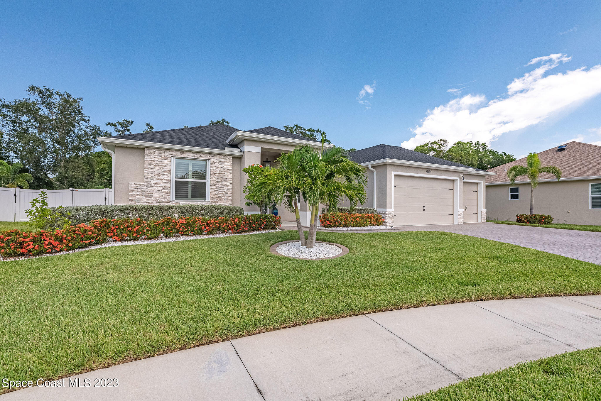 855 Hawks Ridge Court NE
