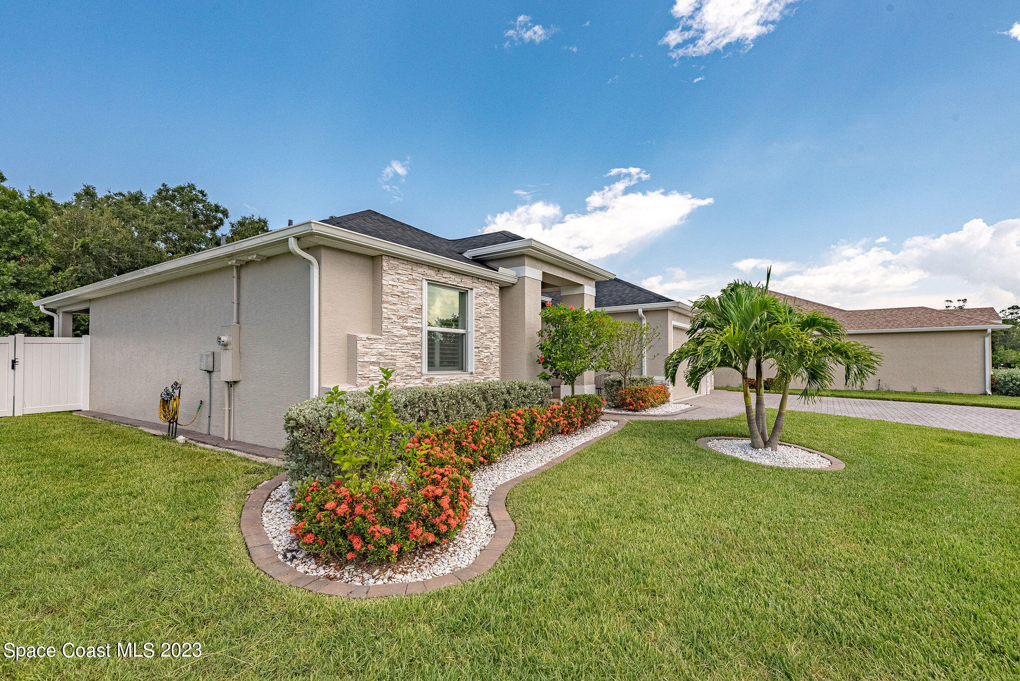 855 Hawks Ridge Court NE