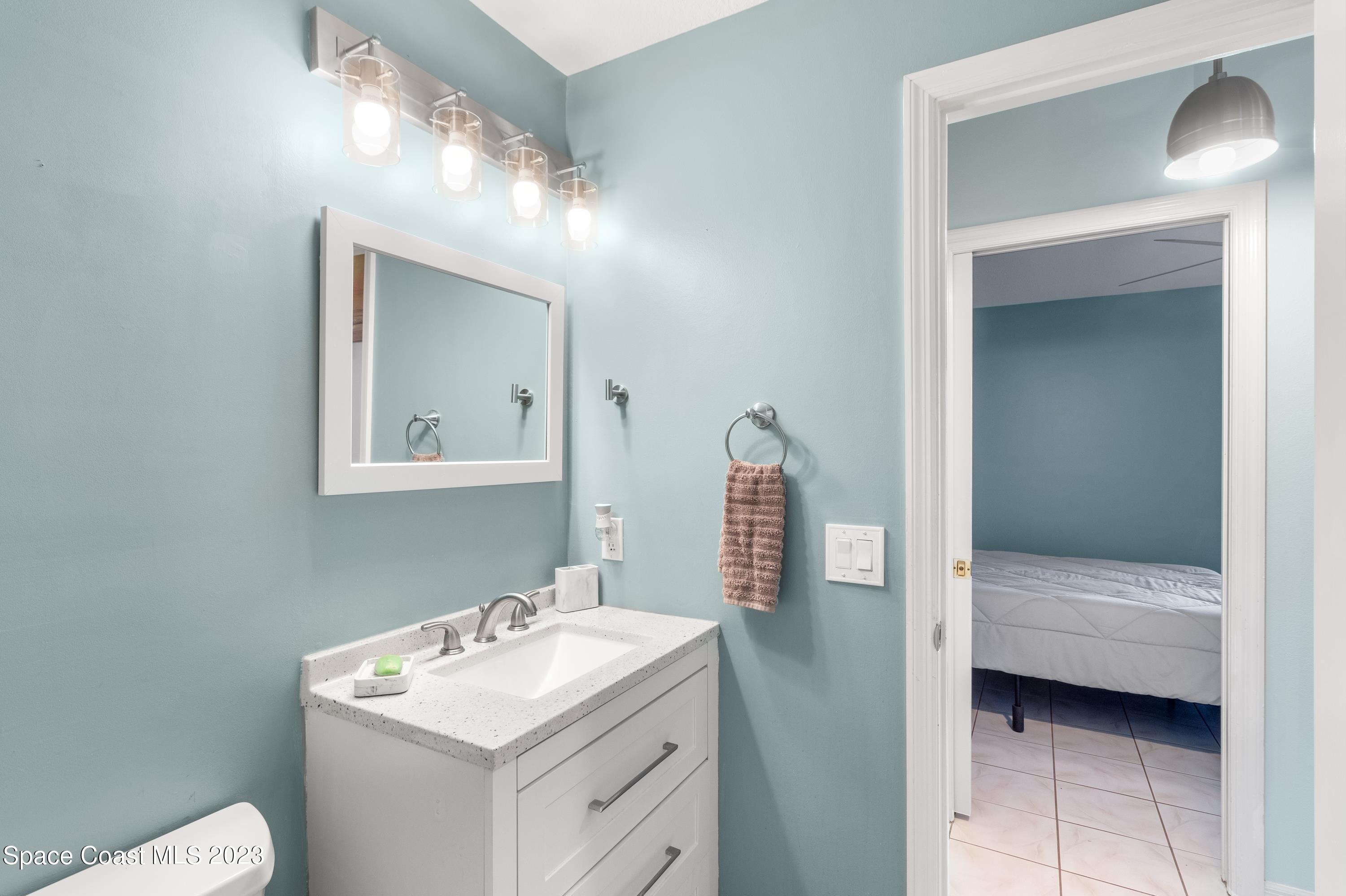 6235 Mirror Lake Manor