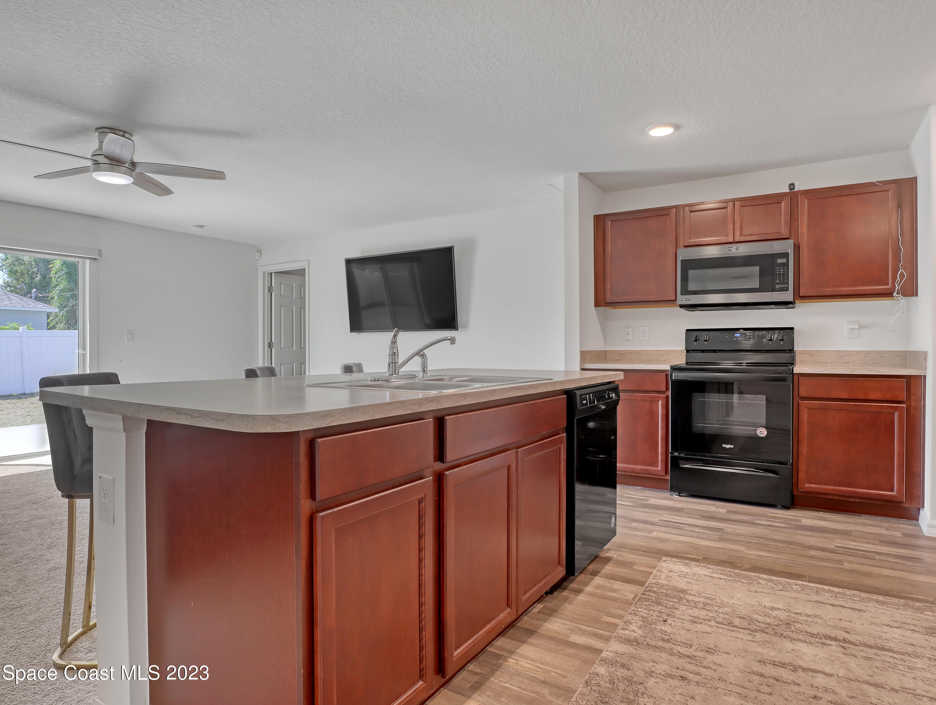 1100 Eldron Boulevard SE