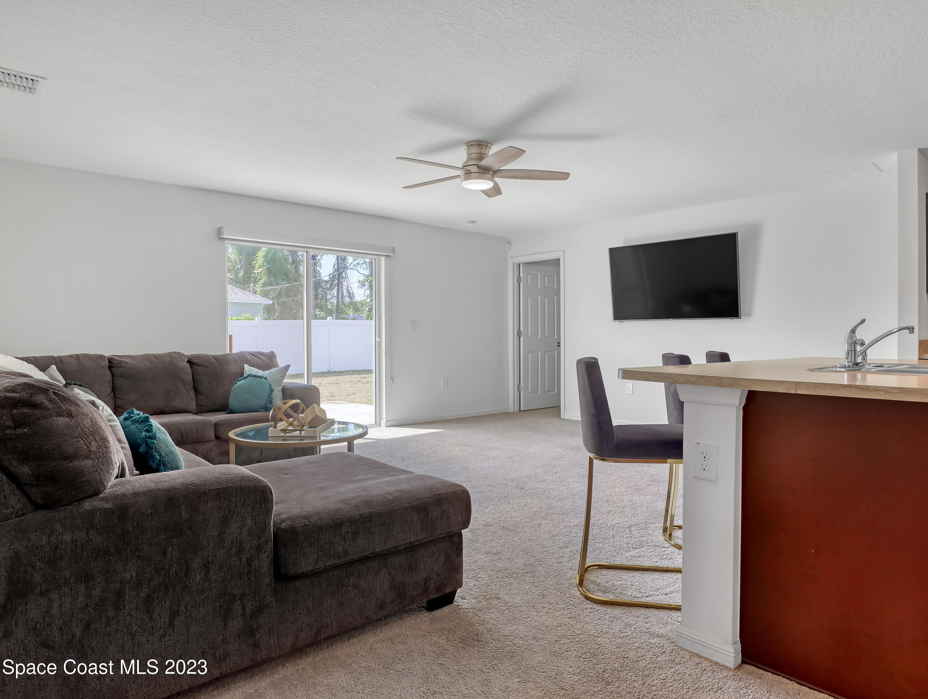 1100 Eldron Boulevard SE