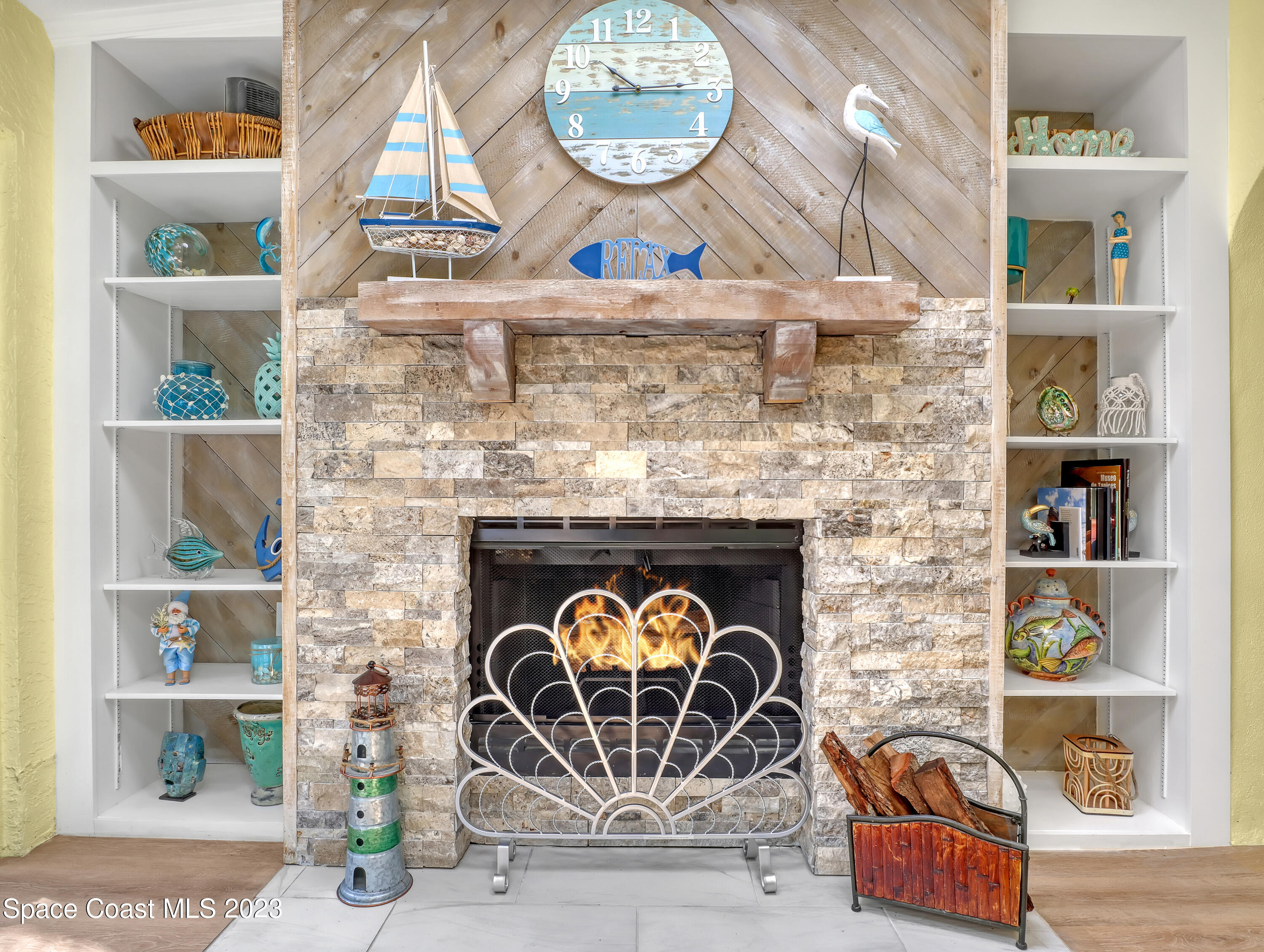 8704 Hibiscus Court