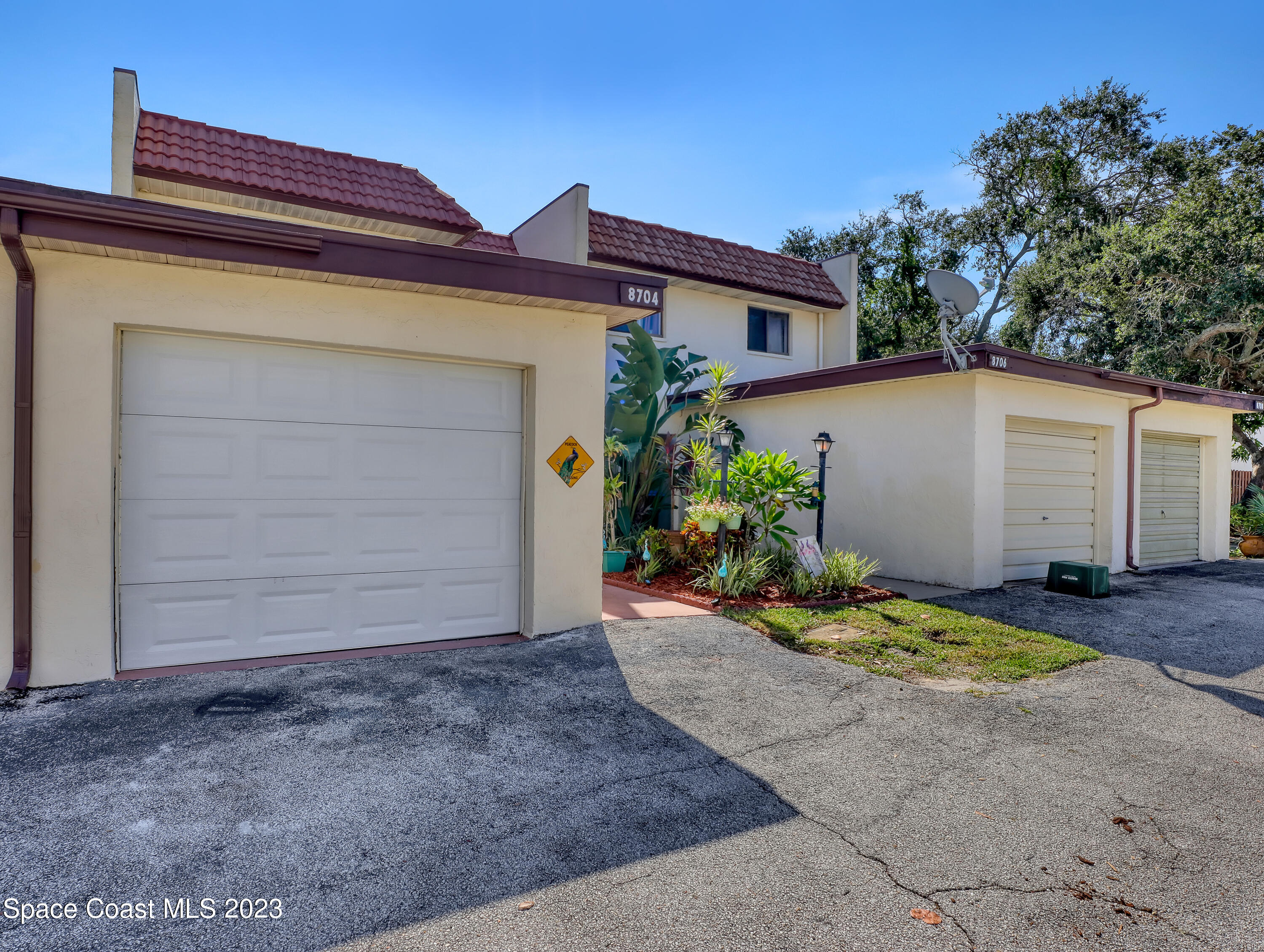 8704 Hibiscus Court