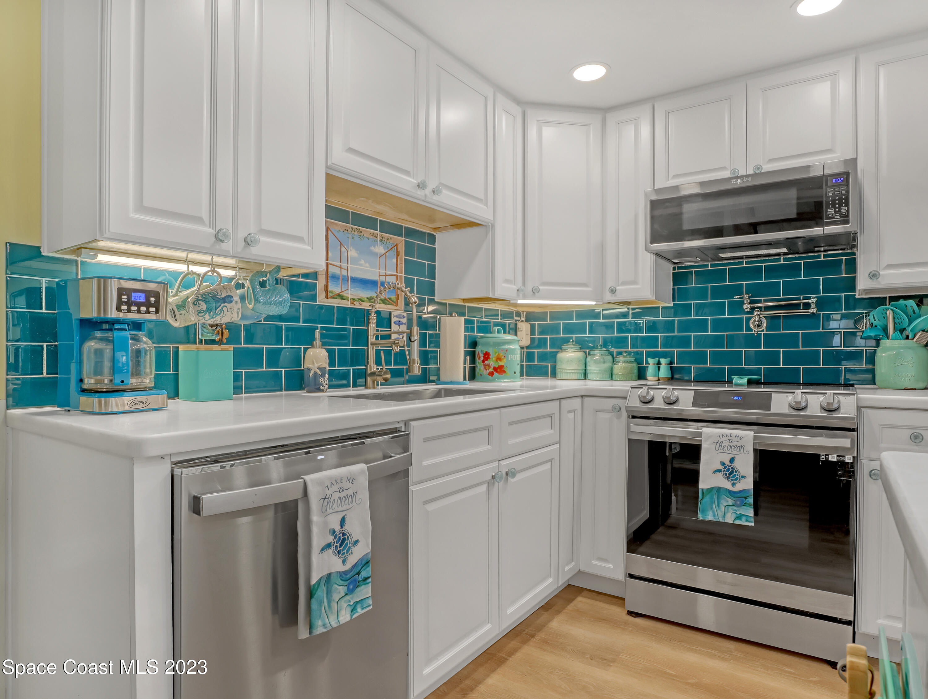 8704 Hibiscus Court