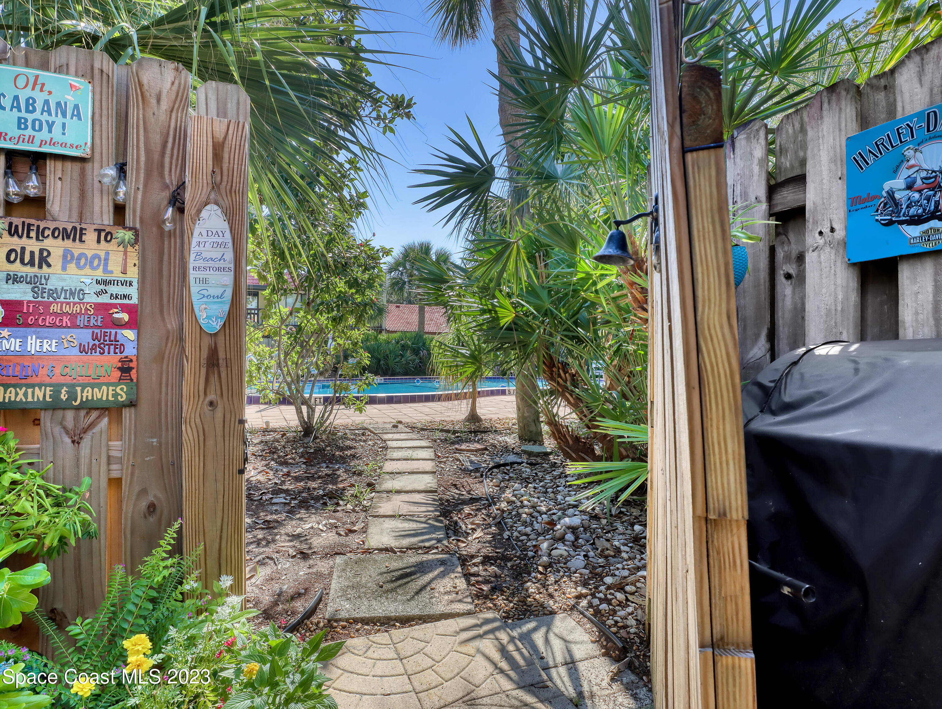 8704 Hibiscus Court