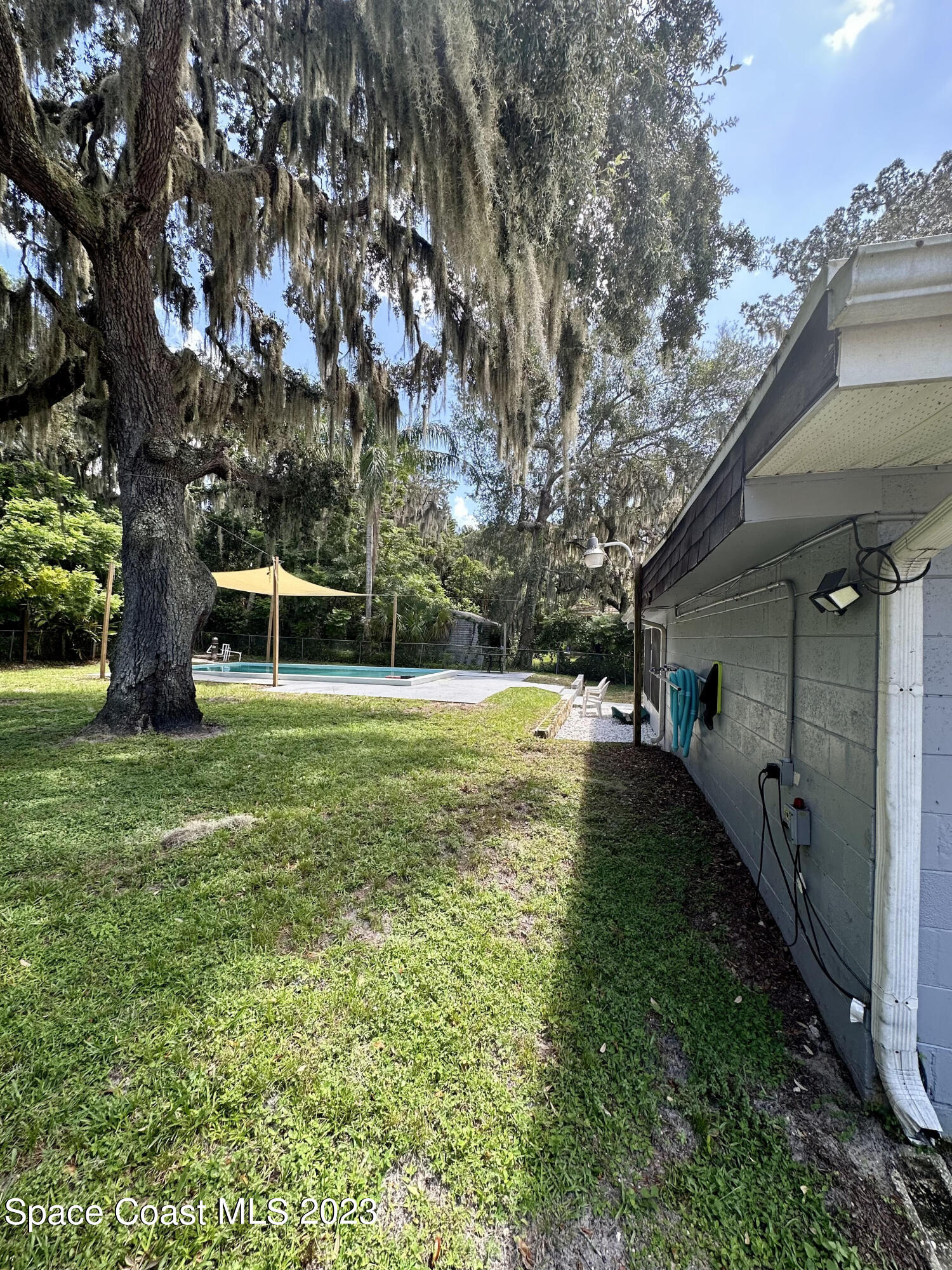 75 N Hilltop Drive
