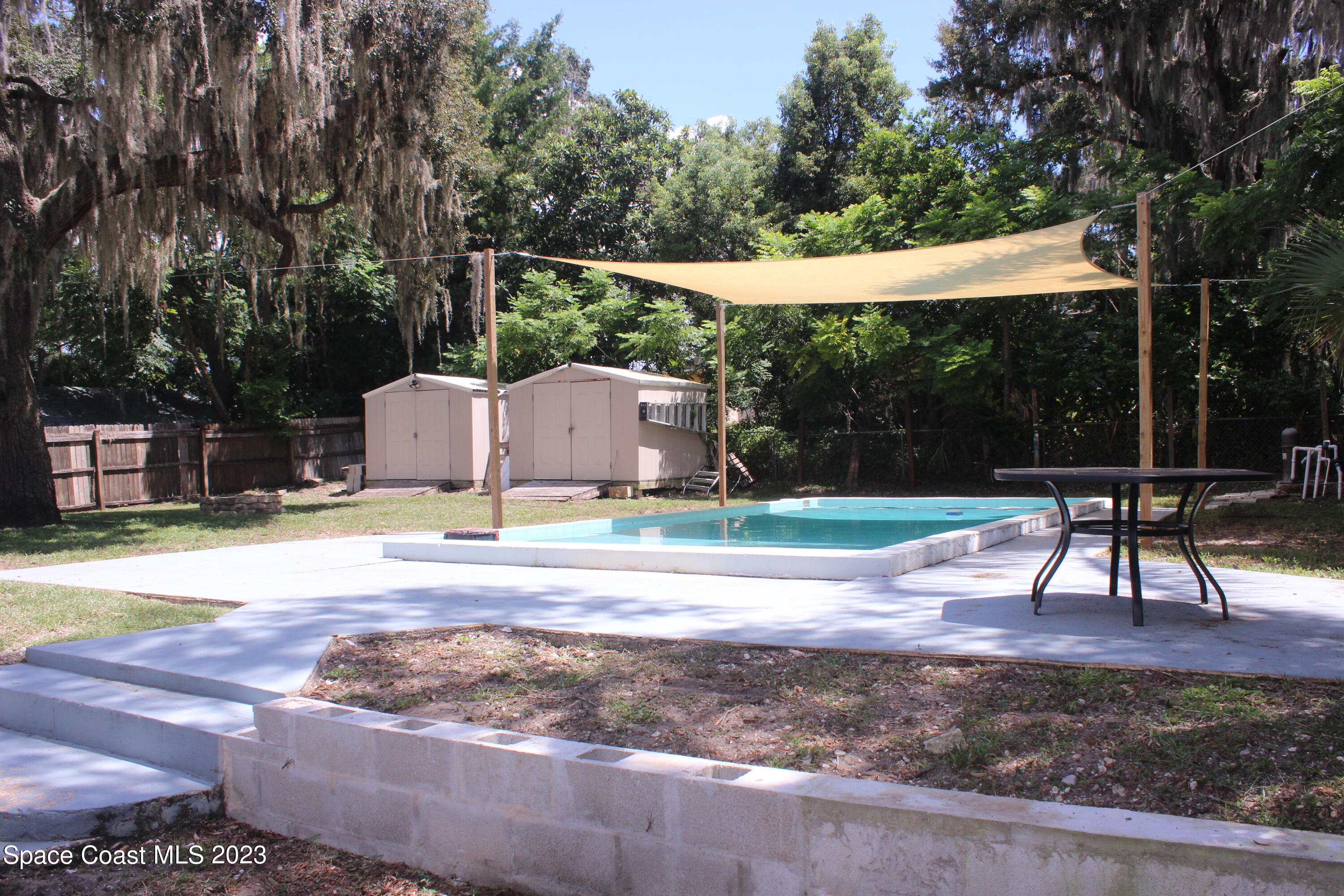 75 N Hilltop Drive