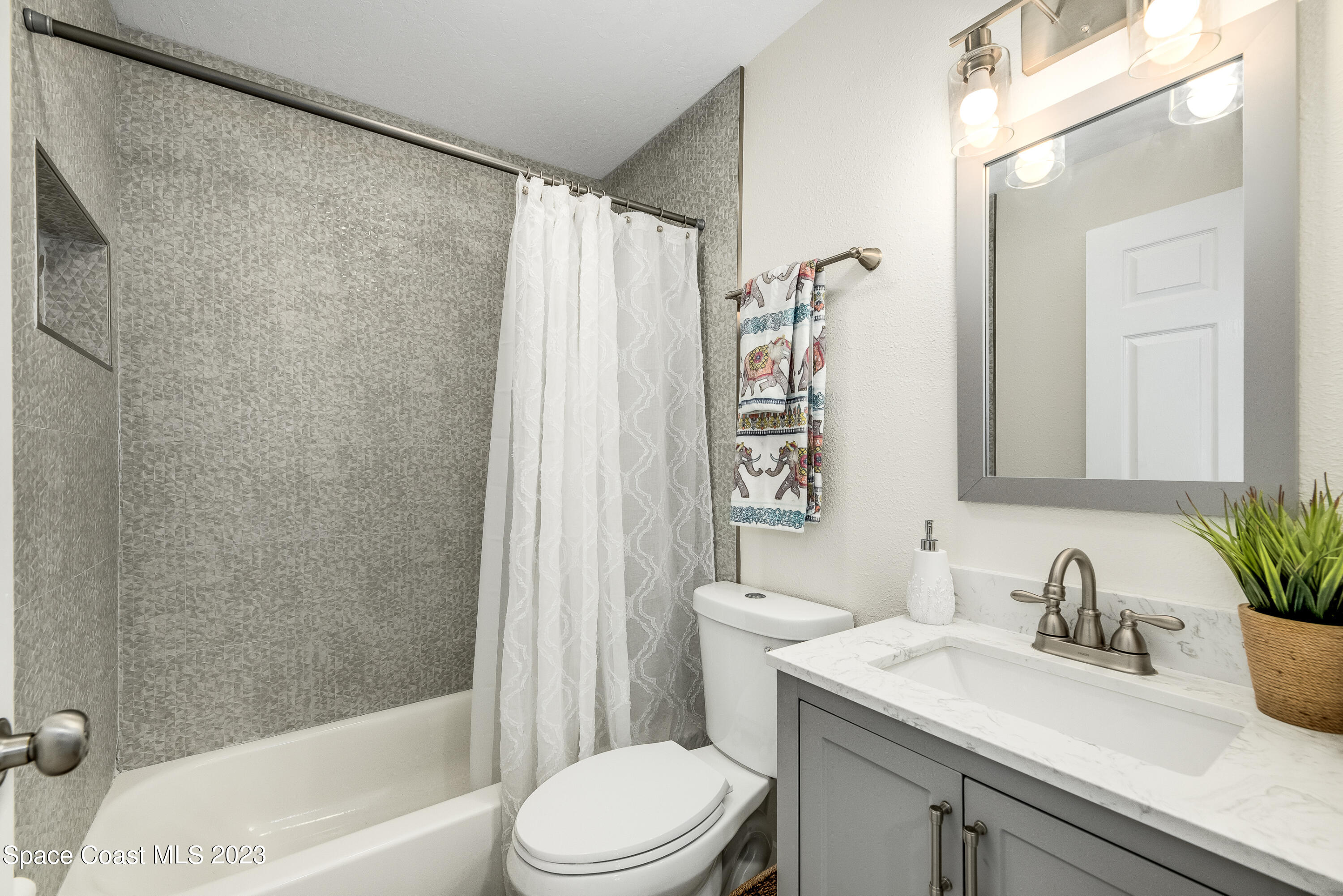 147 S Brevard Avenue, 2
