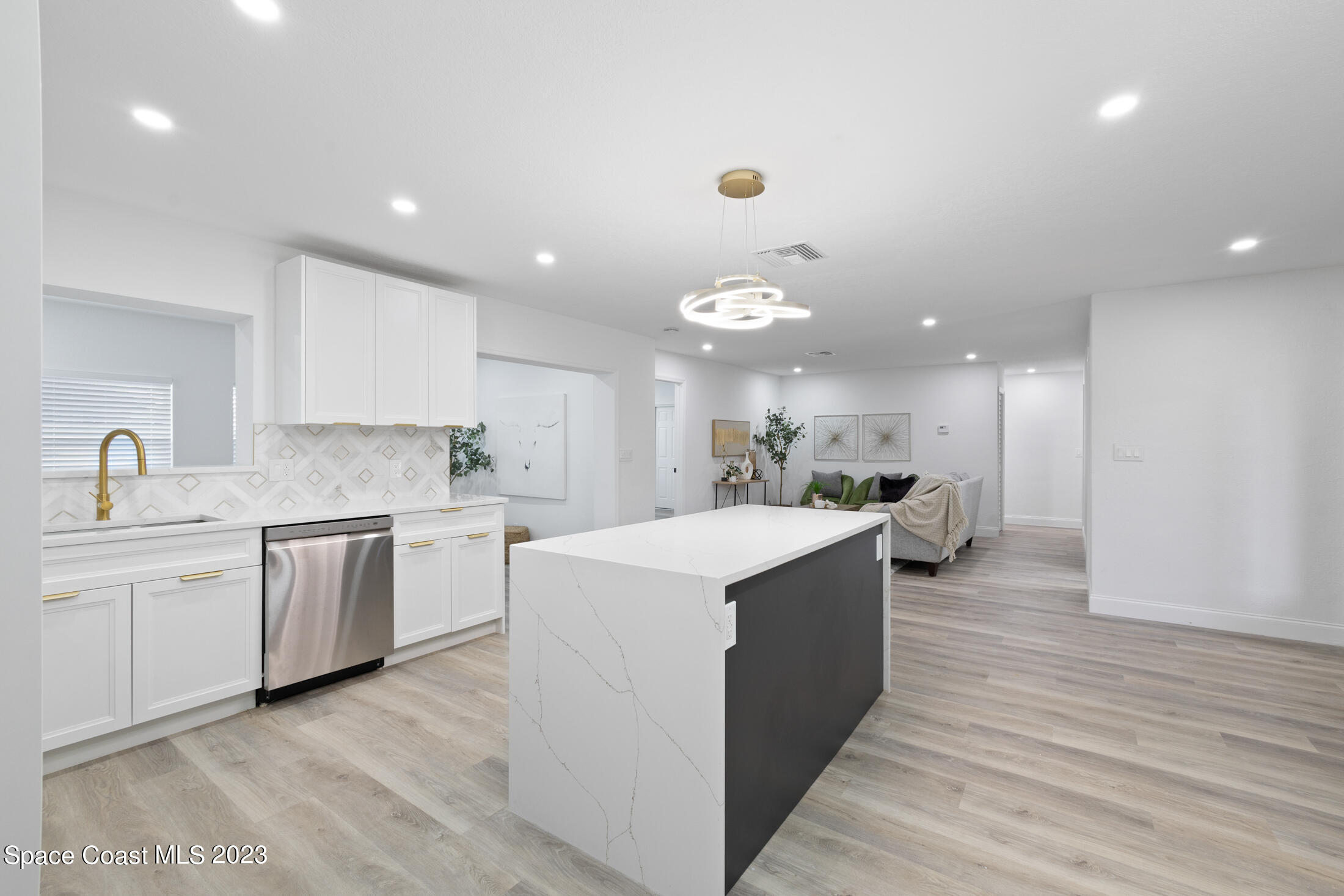 415 N Shore Drive