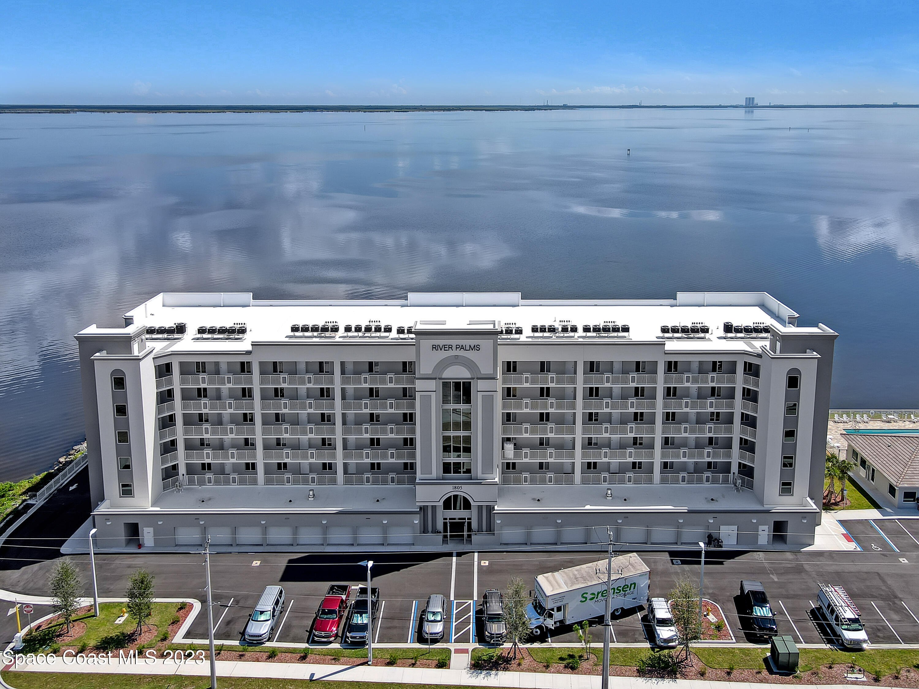 1805 Riverside Drive, 305n