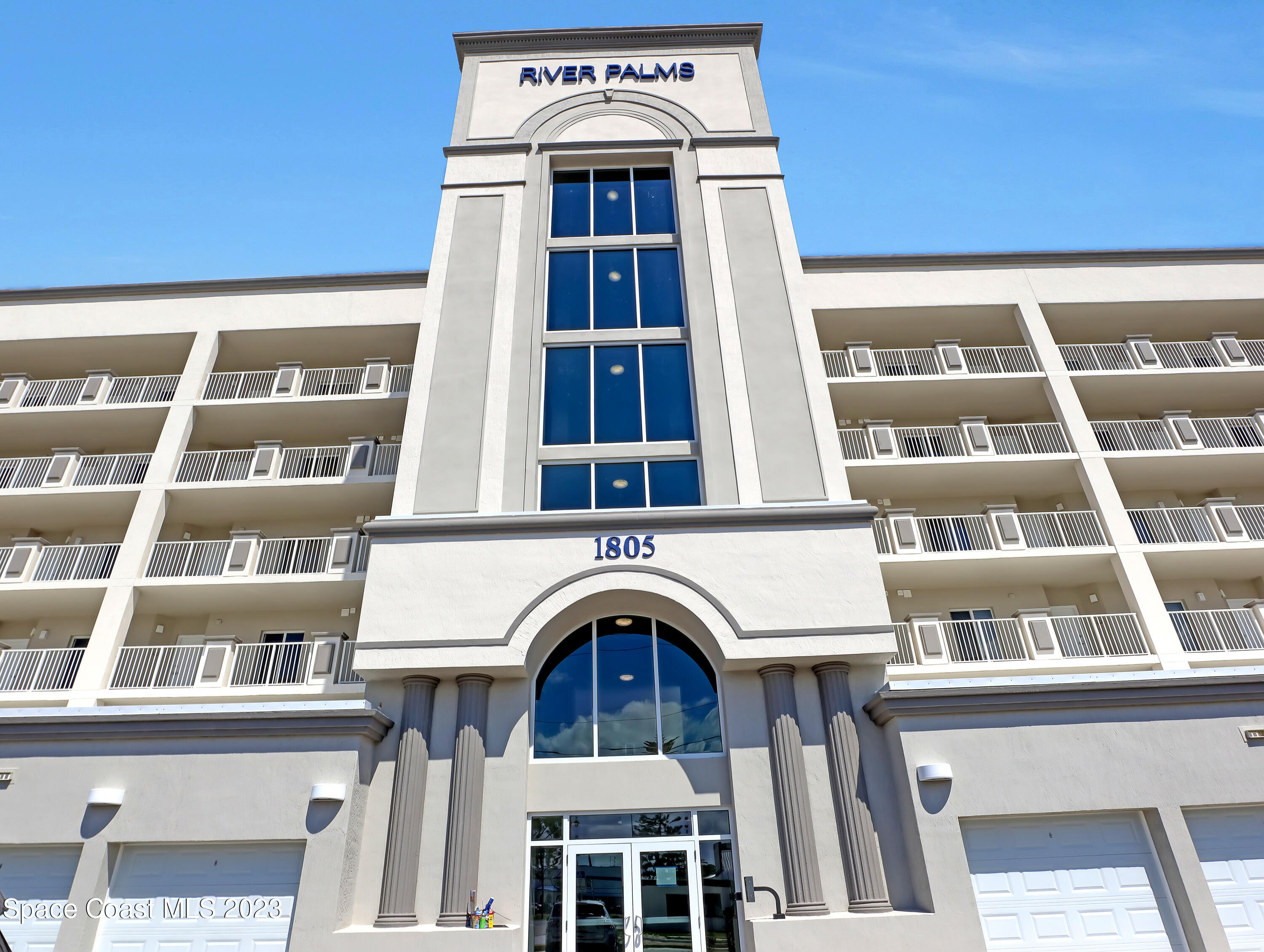 1805 Riverside Drive, 305n