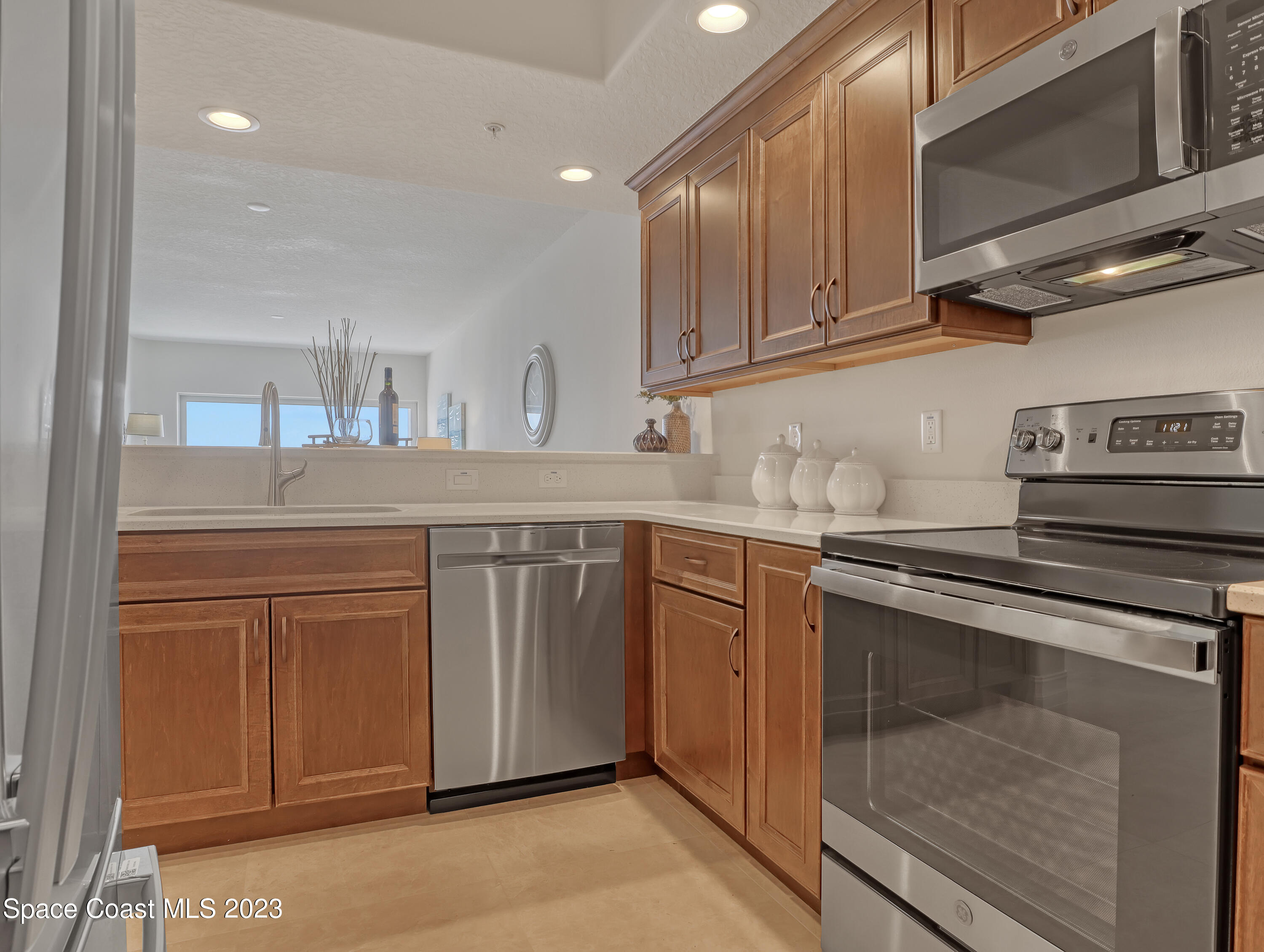1805 Riverside Drive, 305n