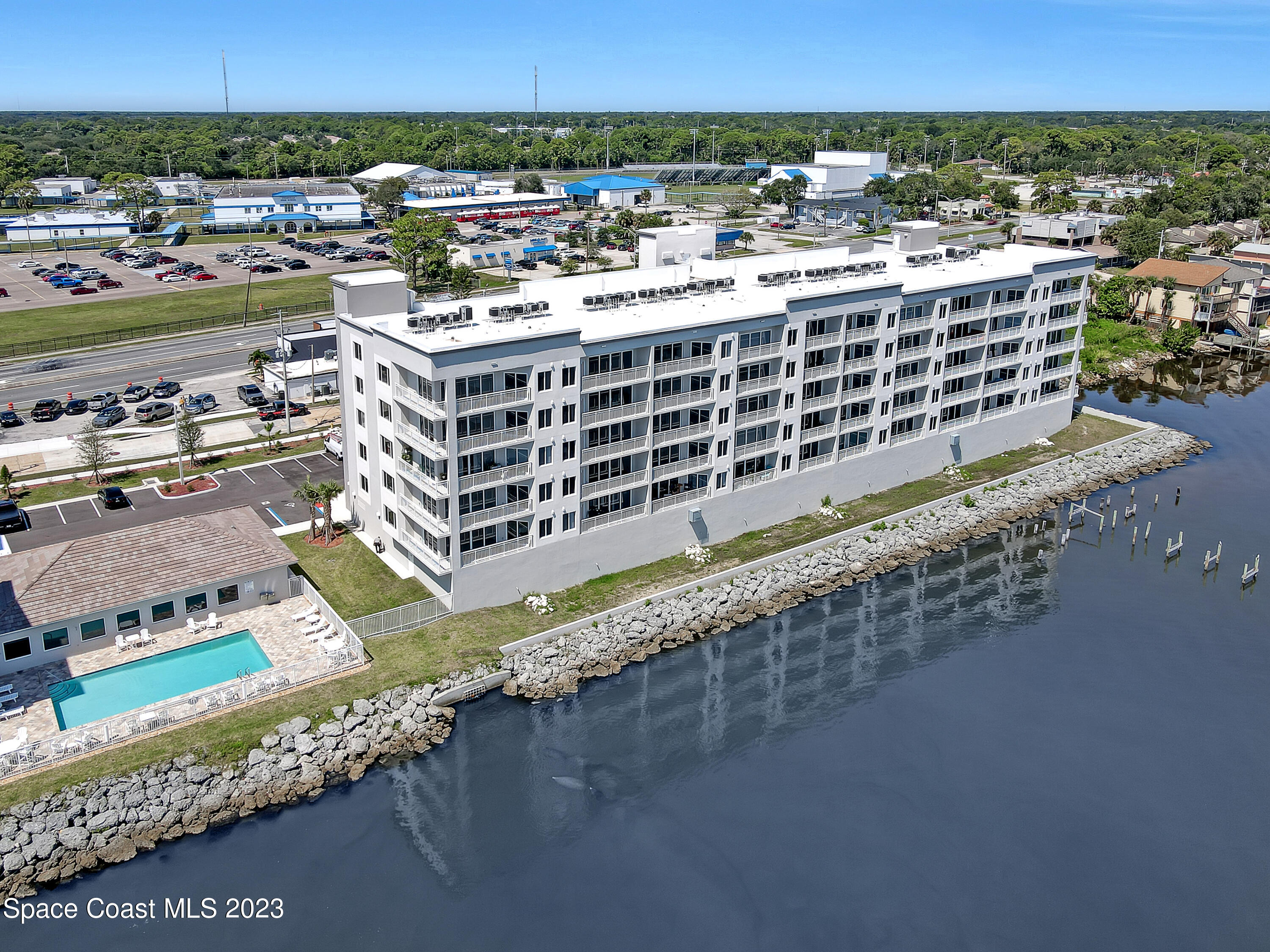 1805 Riverside Drive, 305n