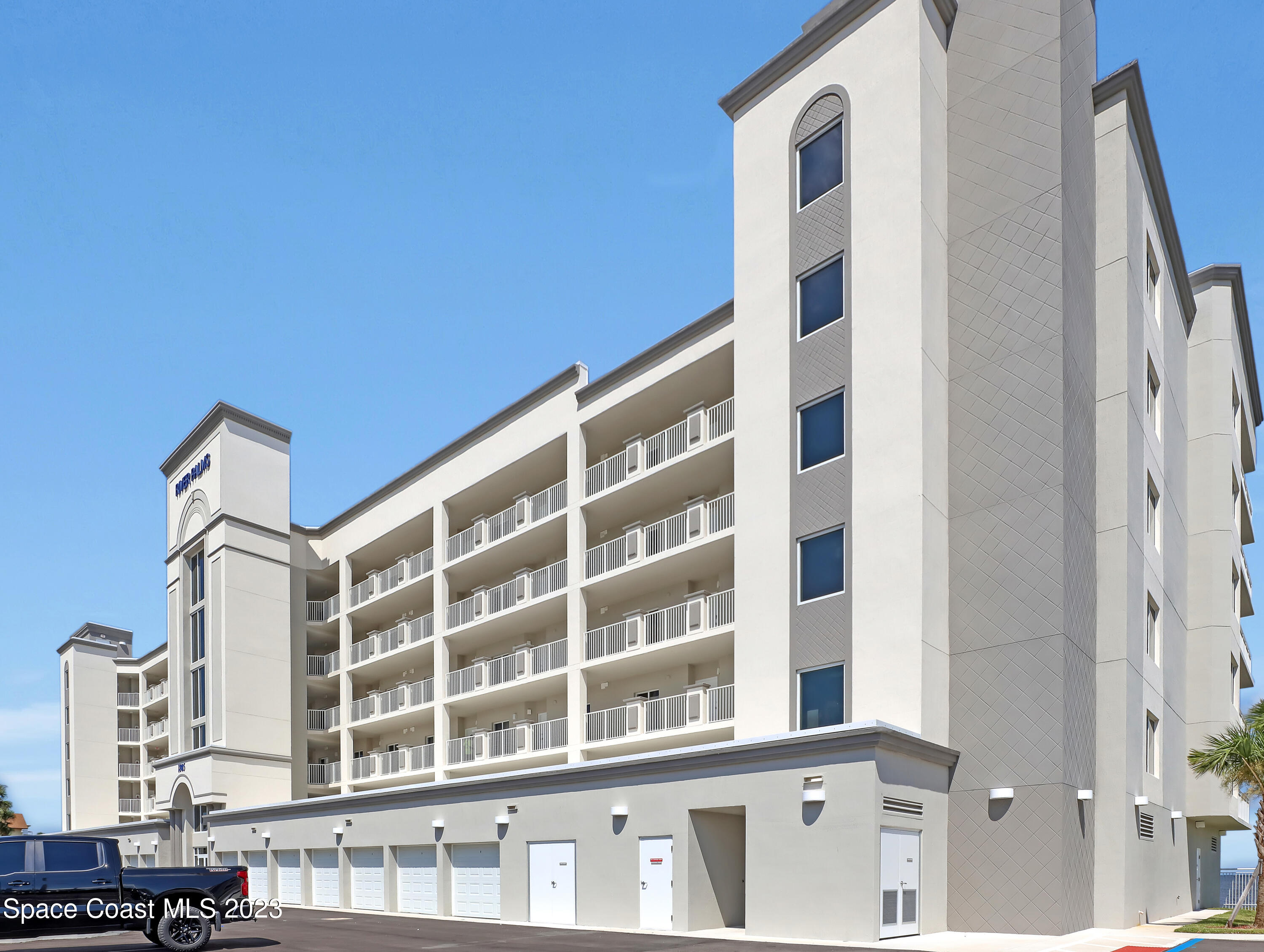 1805 Riverside Drive, 305n