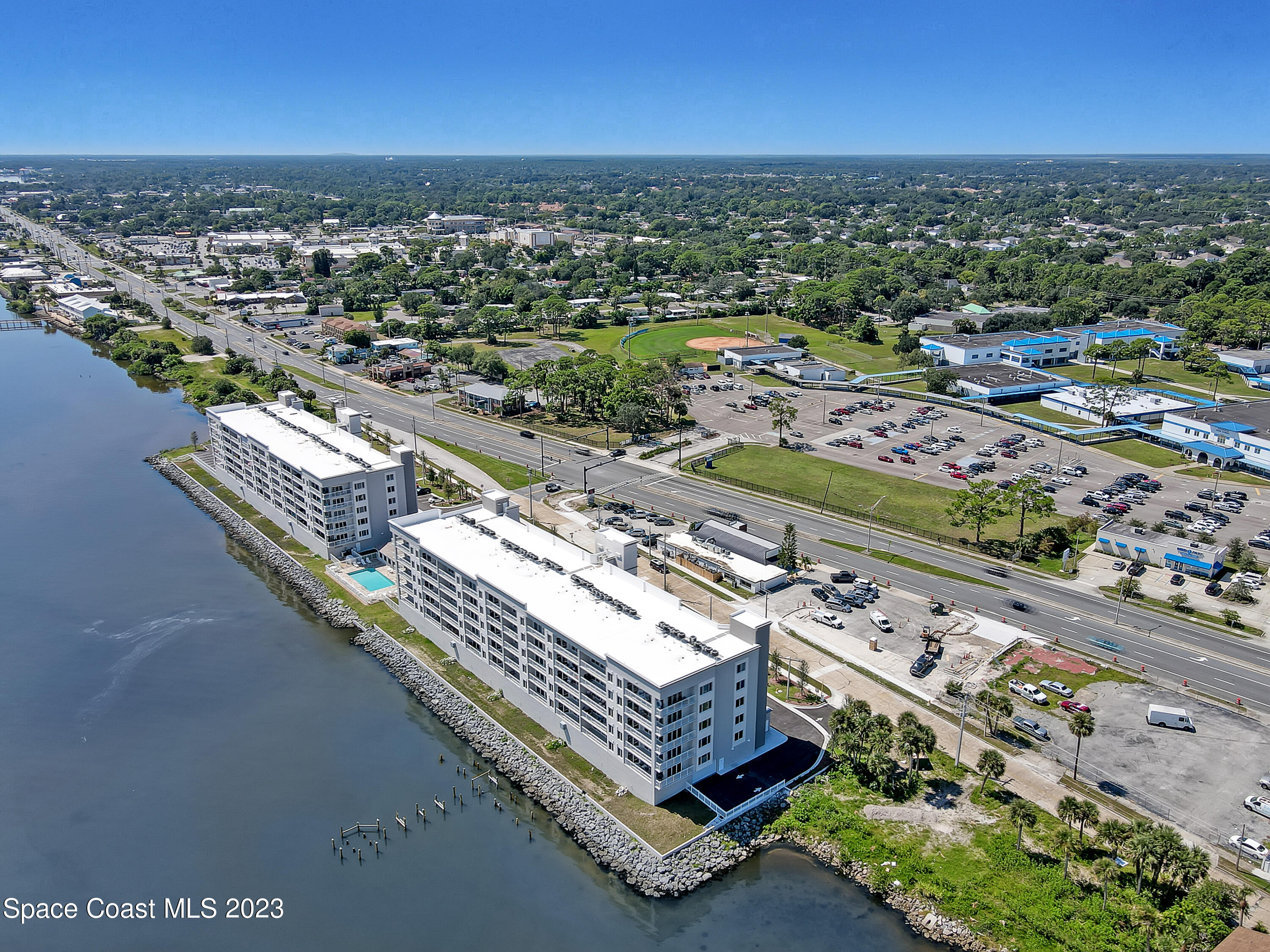 1805 Riverside Drive, 305n