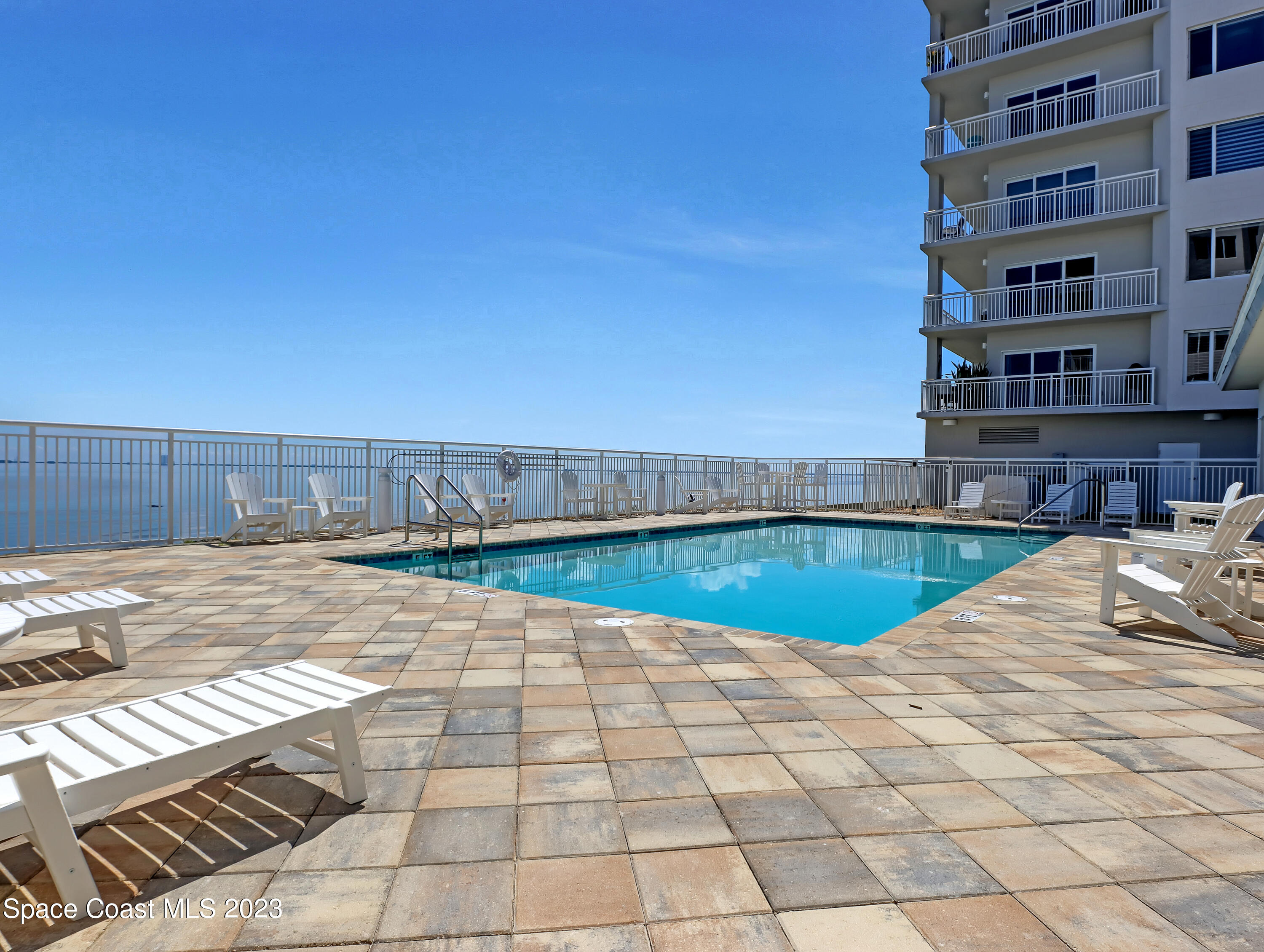 1805 Riverside Drive, 305n